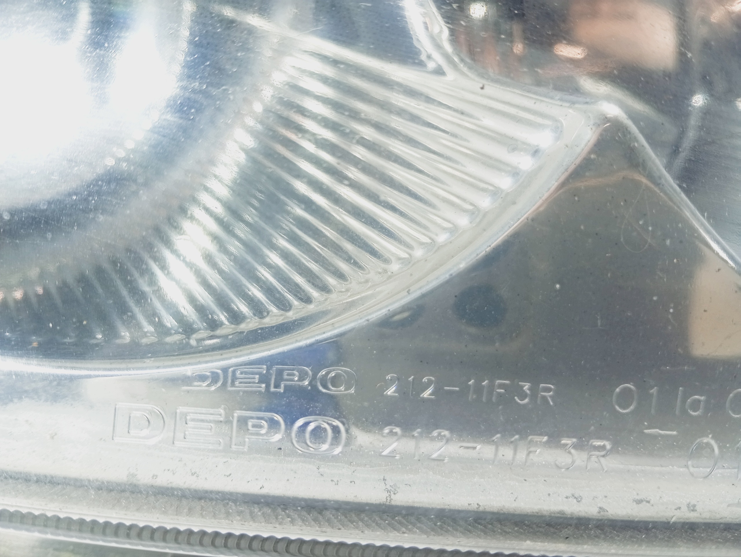 light right front reflektor right front 21211F3R TOYOTA Avensis T25 03-08