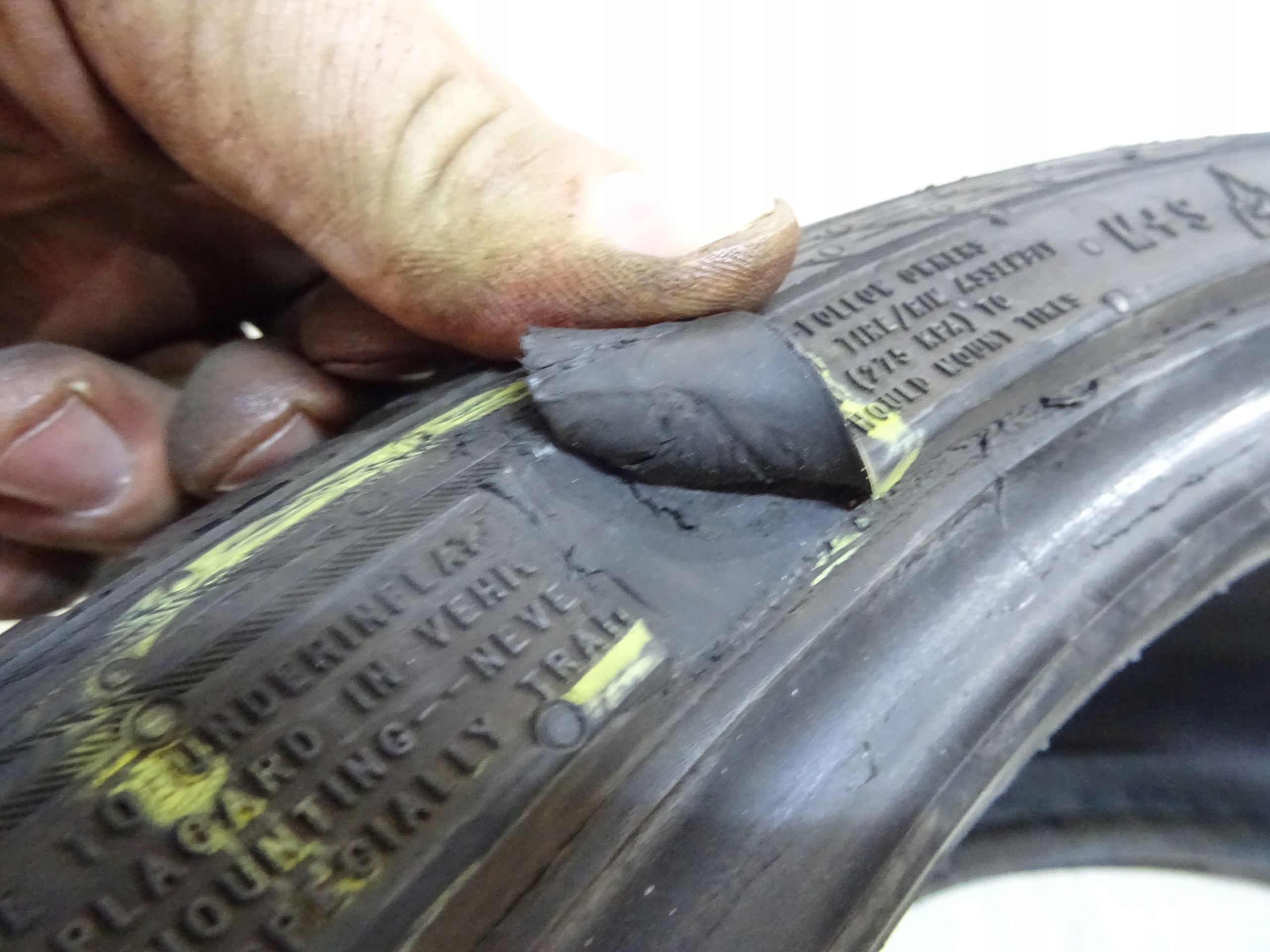 OPONA Nokian Tyres WR Snowproof P 245/35R21 96W Klasa premium