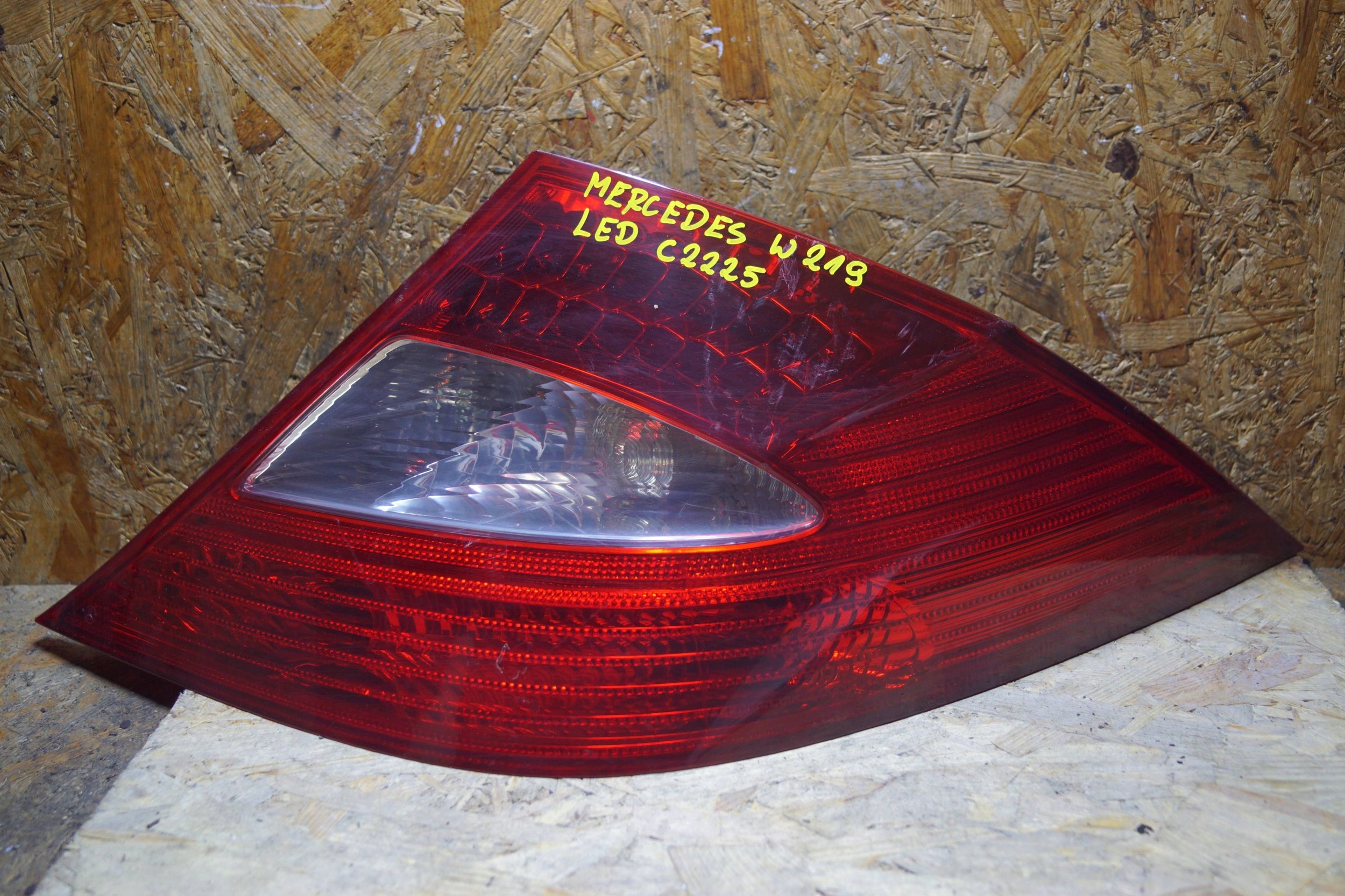 oem фонарь правый CLS W219 A2198200264