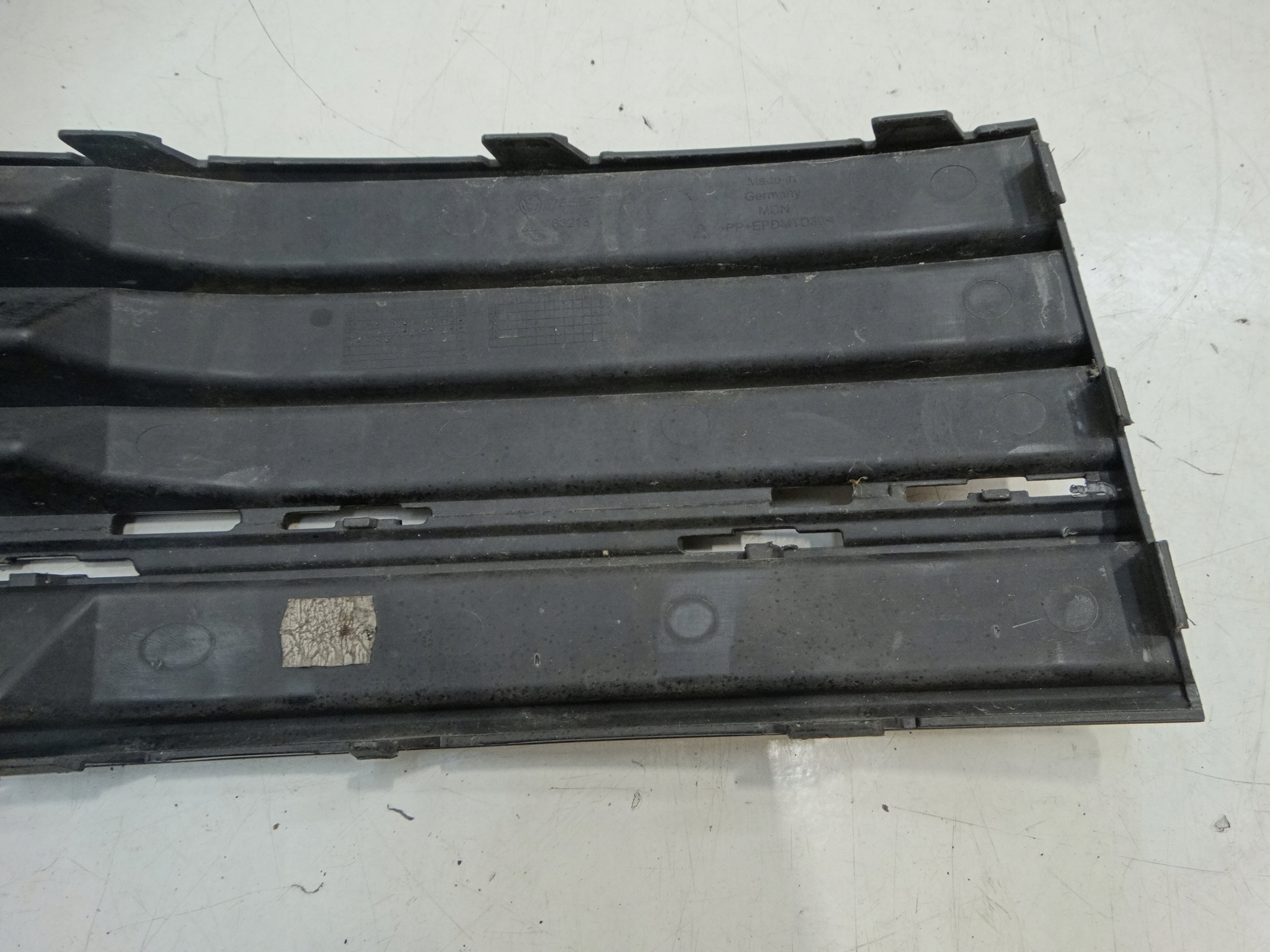 grid of a bumper left front VOLKSWAGEN TRANSPORTER T6 7E5853683