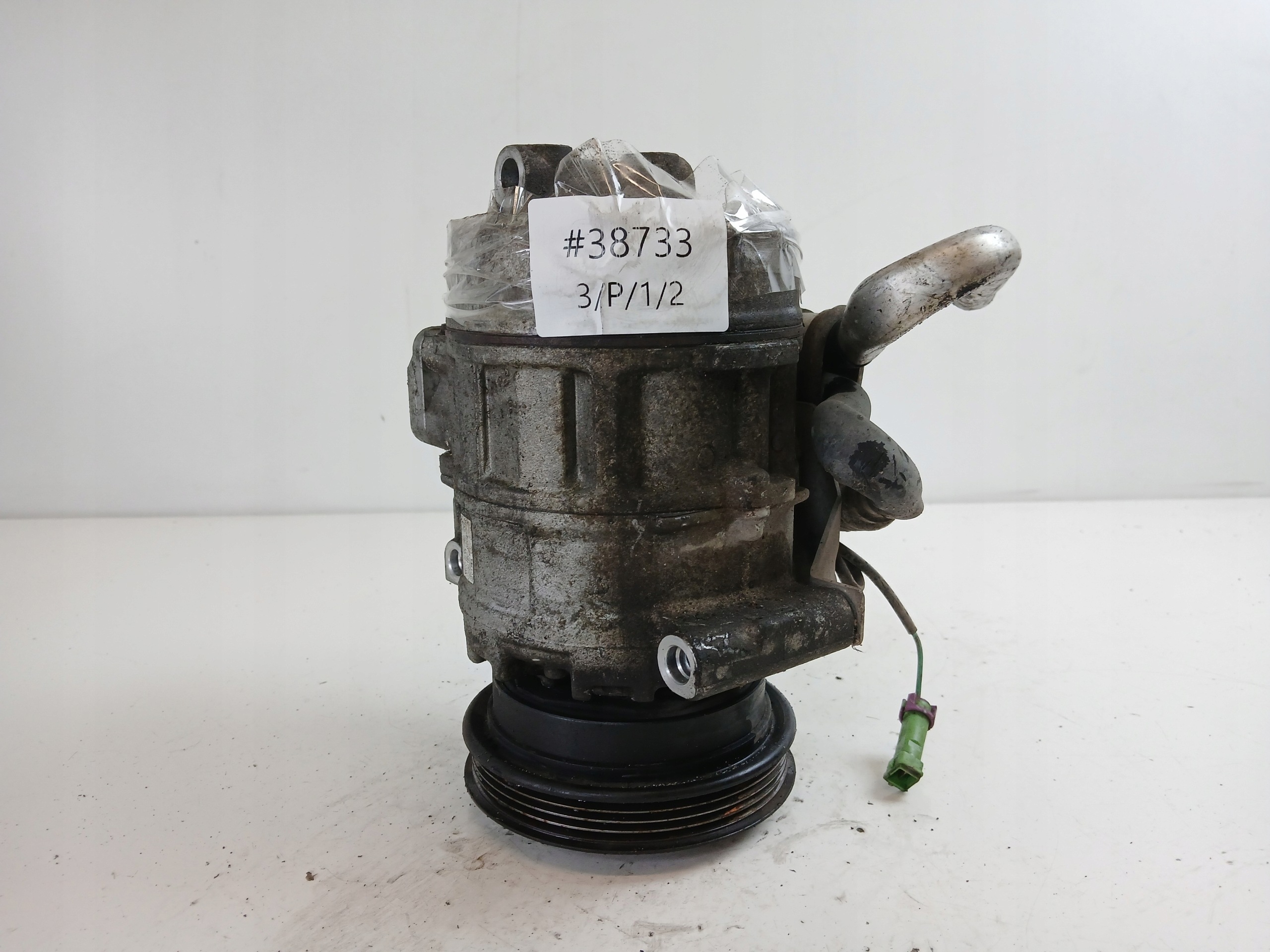 AUDI A4 B5 compressor; compressor of the air conditioning 8D0260808