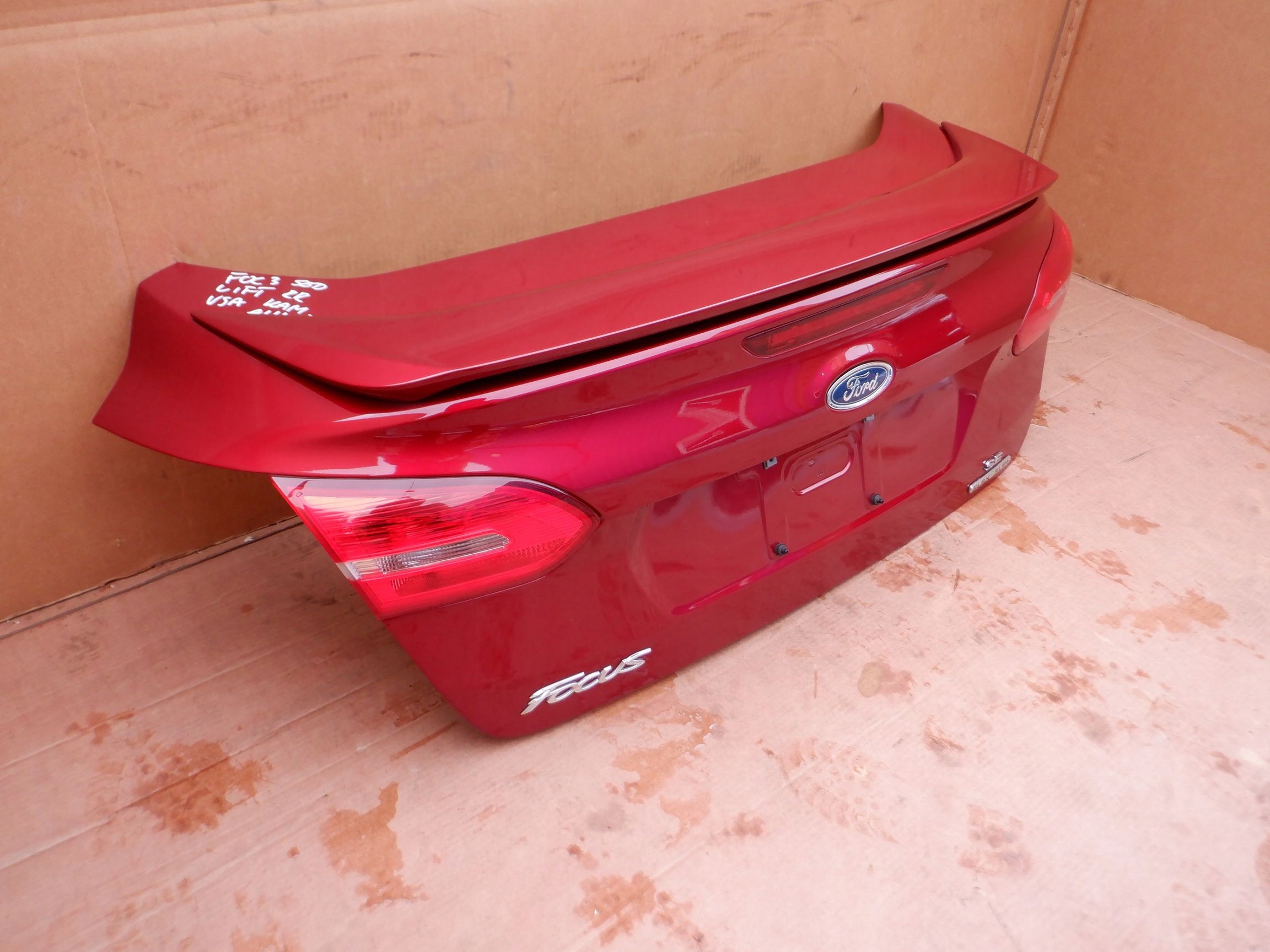 KLAPA FORD FOCUS MK3 LIFT SEDAN USA RUBBY RED Numer katalogowy części Dnshxuyuh