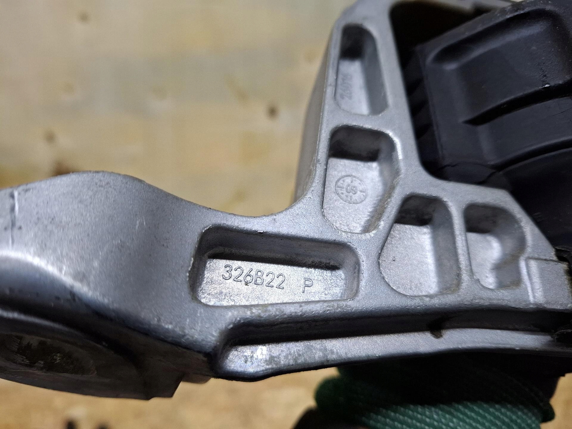 engine mount Volvo V50 facelift 2010 326822