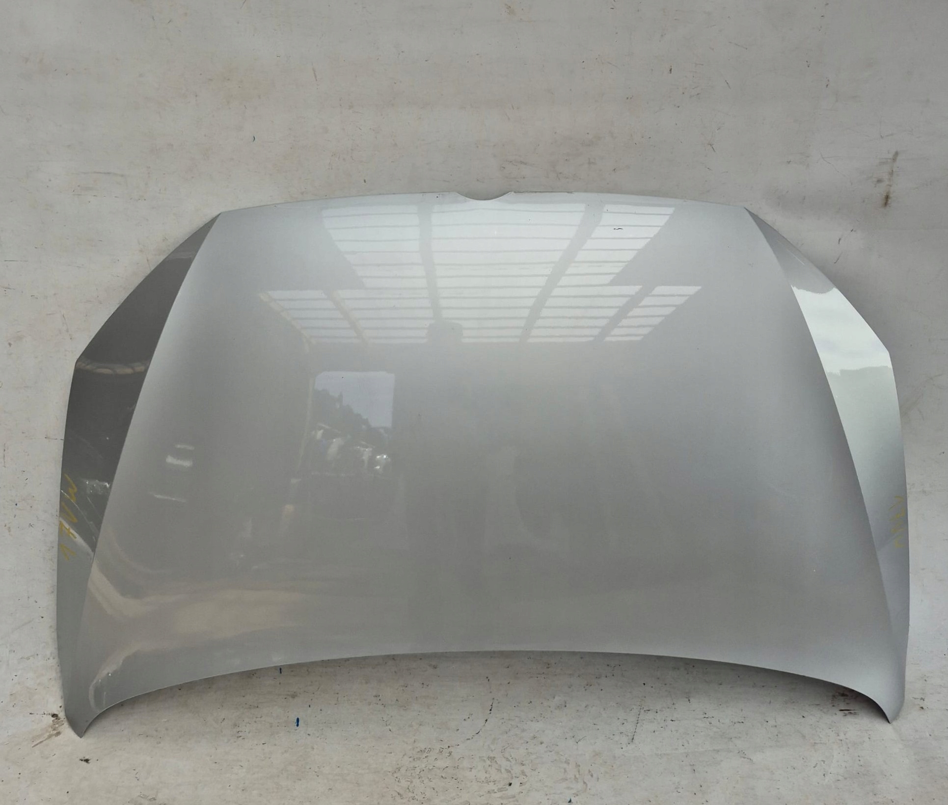 VW TOURAN II 5TA 15- bonnet