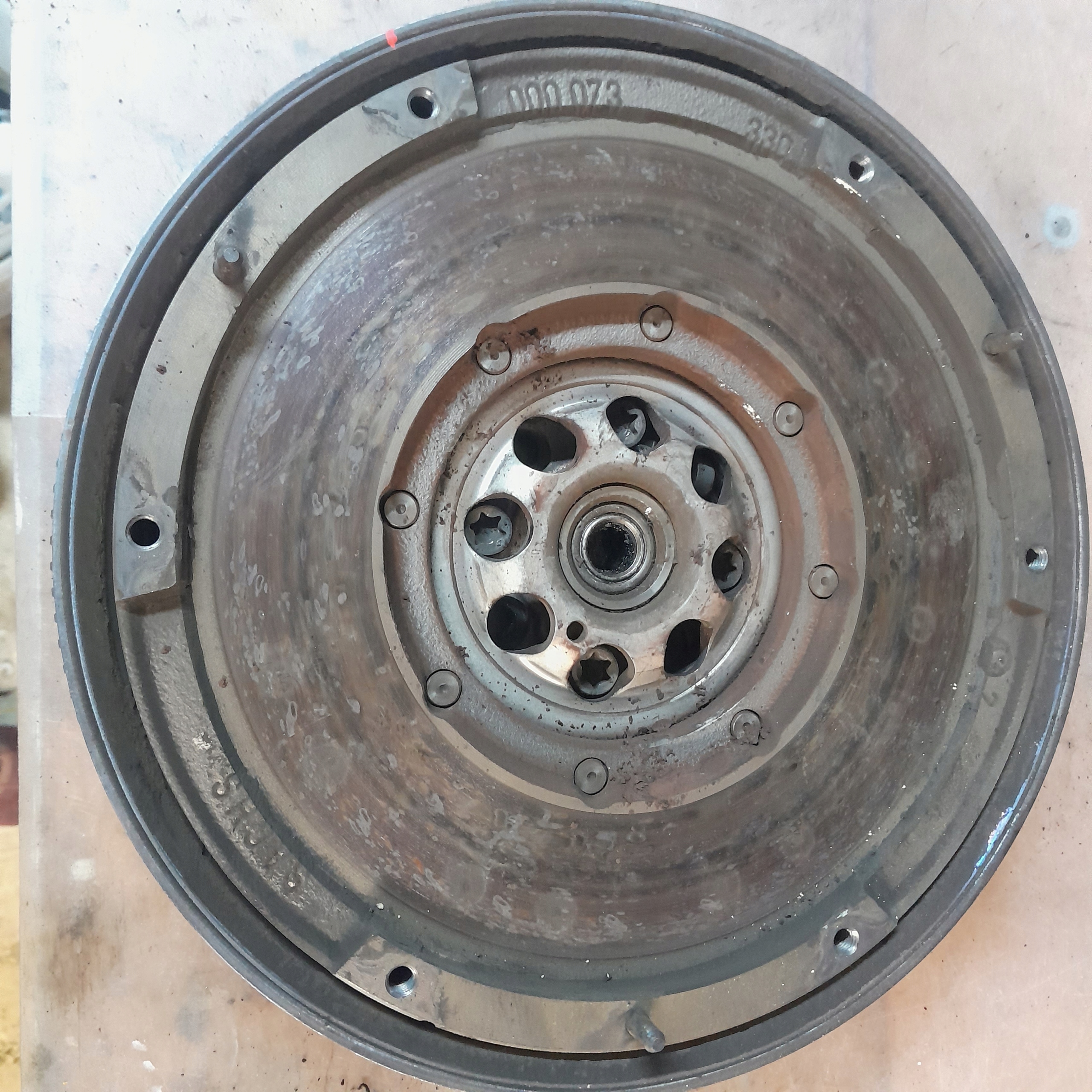 SPRZEGLO DWUMAS TARCZA DOCISK MERCEDES W203 1.8K M271 6 BIEGOW Producent części Mercedes-Benz OE