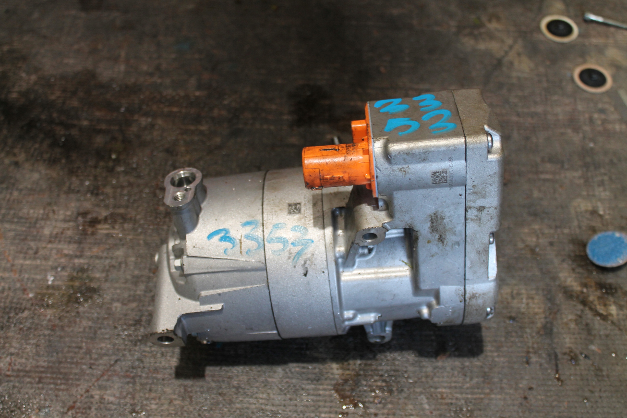 3353. compressor of the air conditioning AUDI 8B3816797C