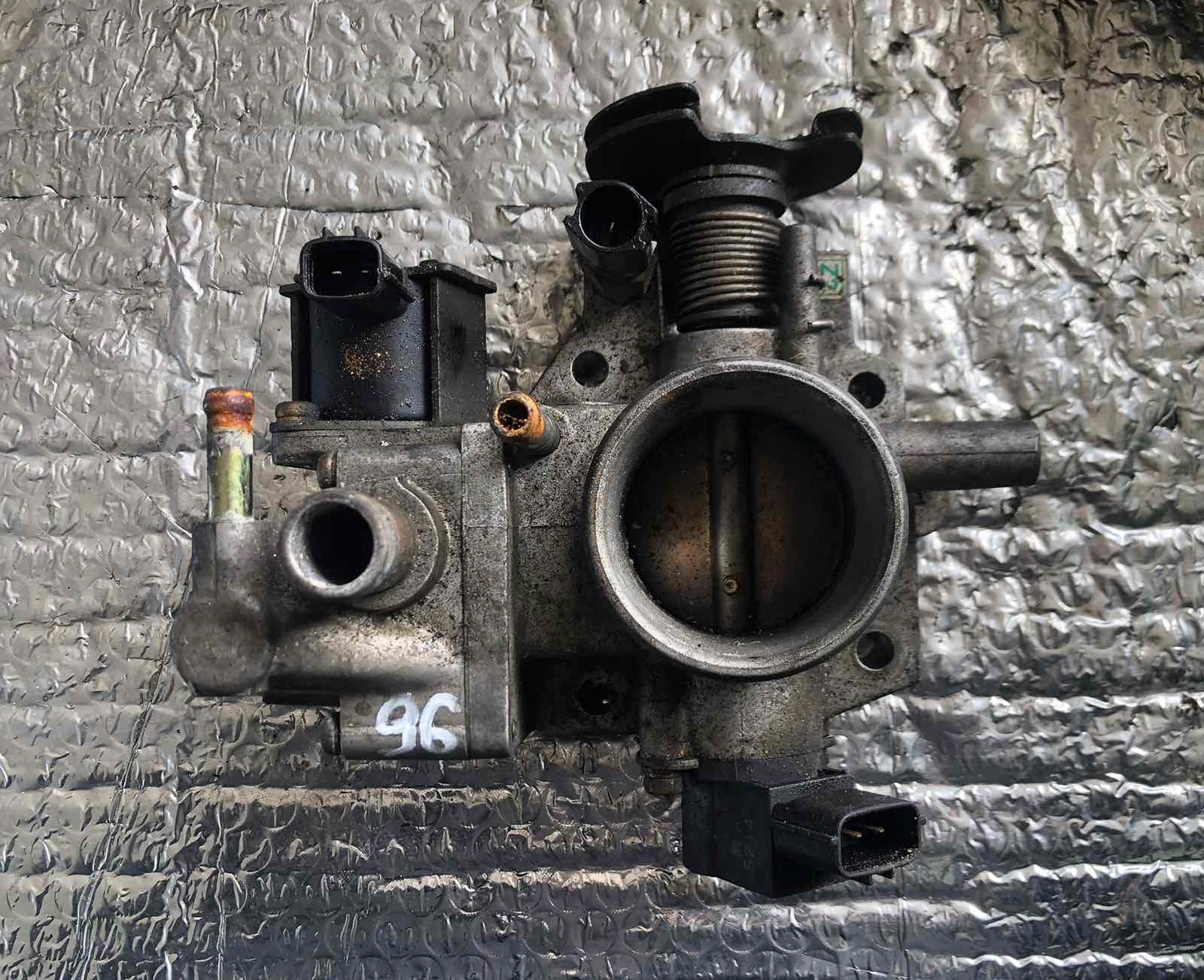 mazda 323 ДРОССЕЛЬНАЯ ЗАСЛОНКА E9T06271