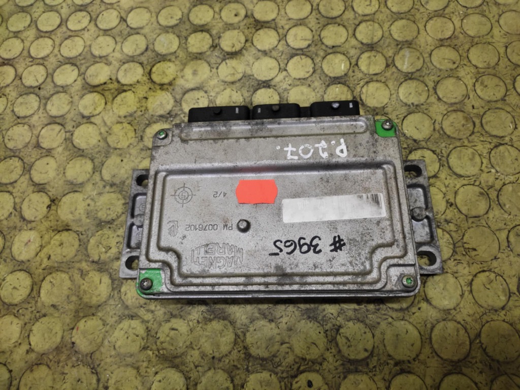 PEUGEOT 207 unité de commande électronique uce moteur 9663380880
