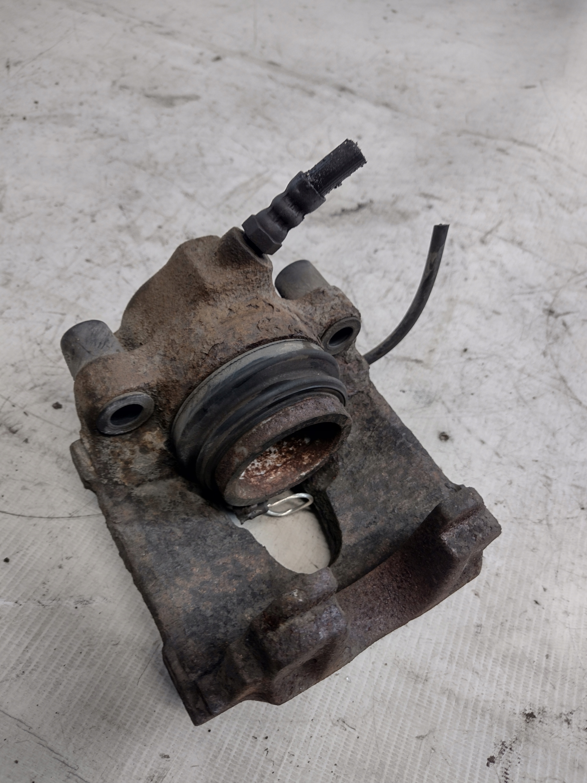 caliper brake right front Mercedes W210 2,0 compressor; 163KM