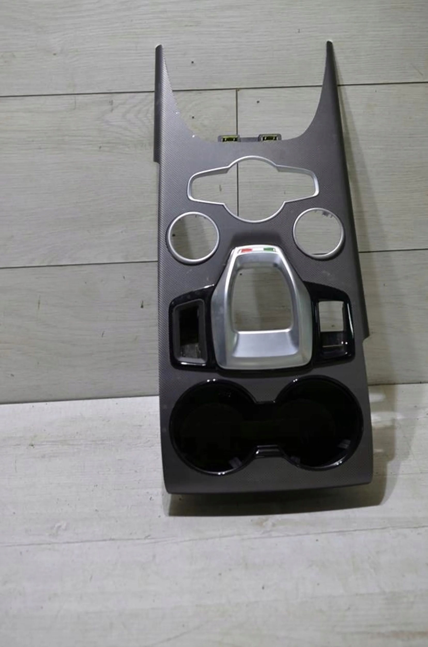 Alfa Romeo Giulia 2021 Tunel mitte panel