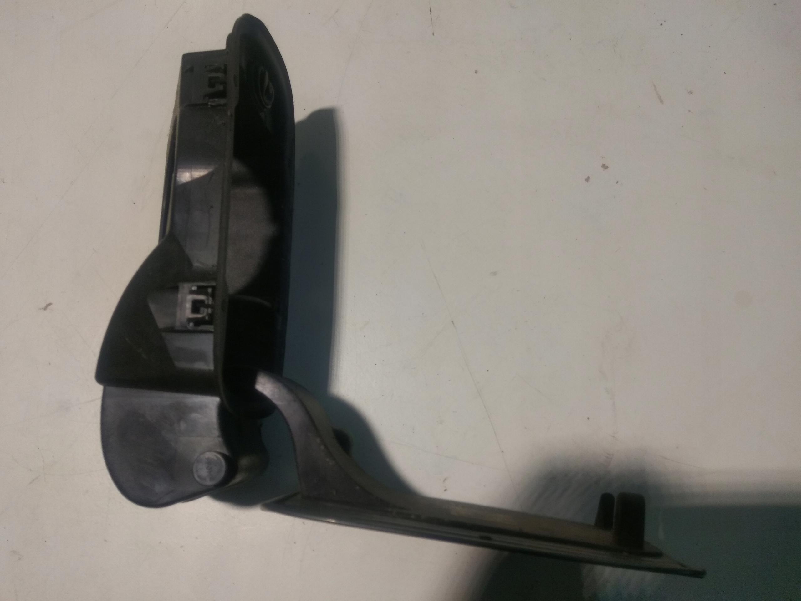 Tankklappe des Kraftstoffsbehälters BMW E66 LONG TITANGRAU