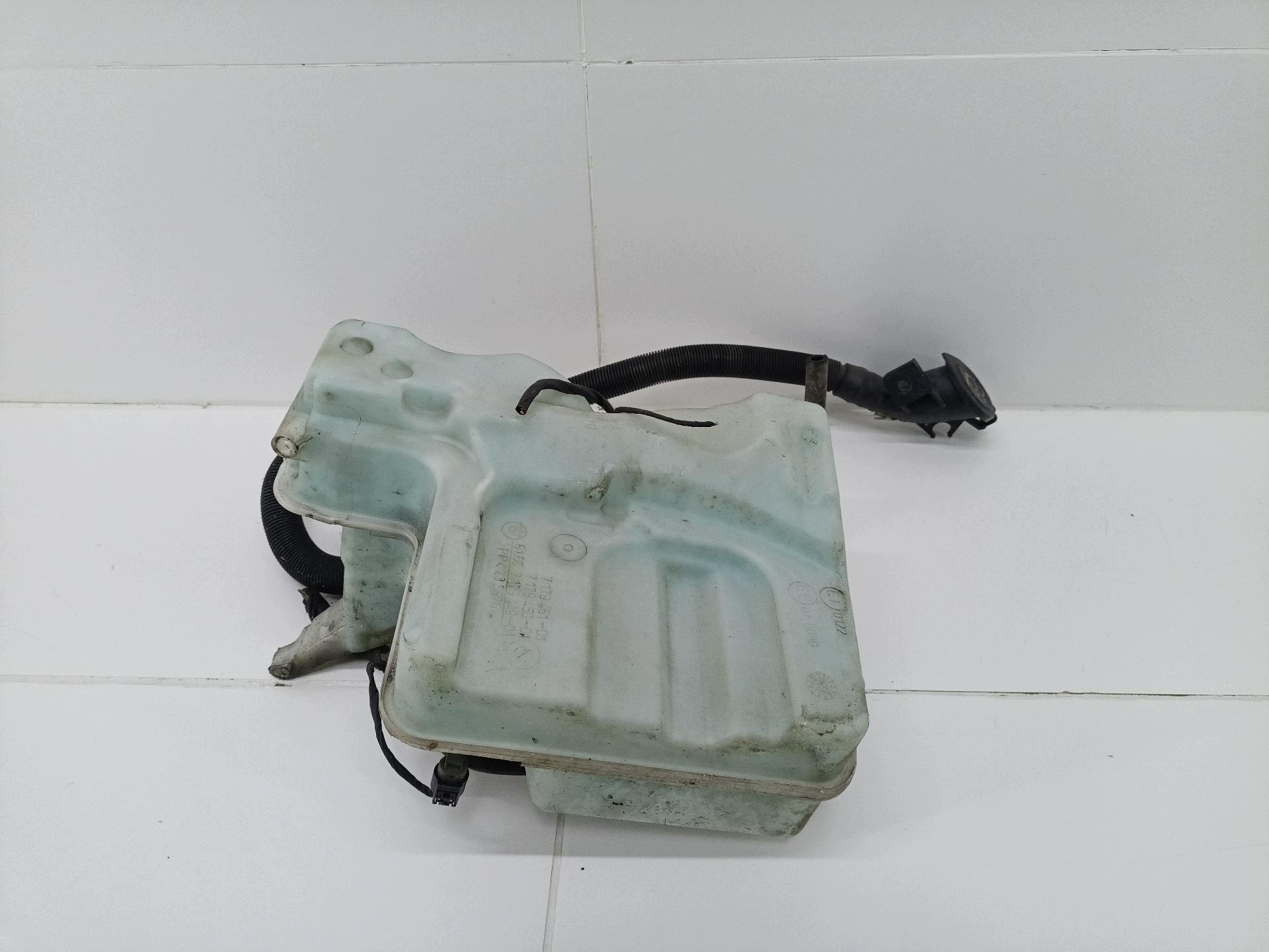 Behälter der Spritzdüse BMW 5 E60/E61 facelift E61 2007 7179451-01