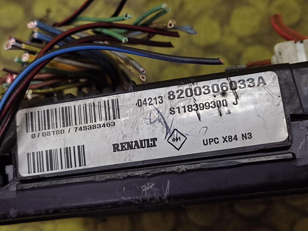 RENAULT MEGANE II module UPC 8200306033A