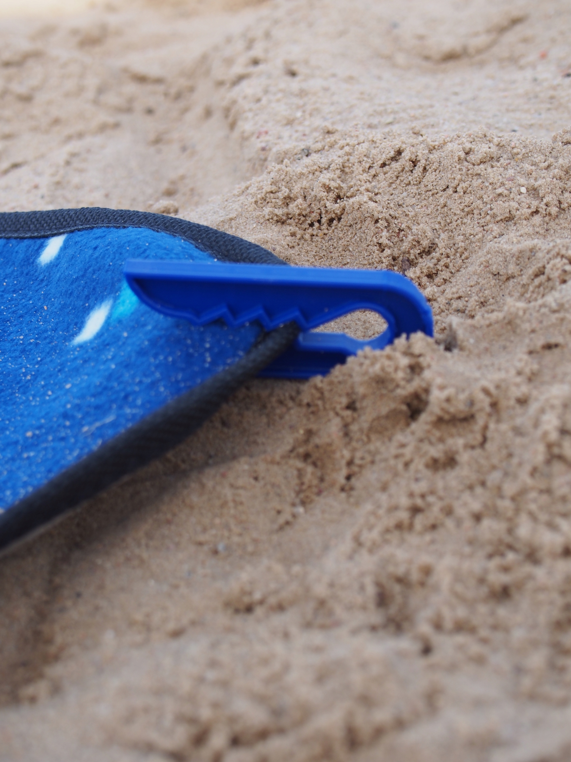 UCHWYT DO TRZYMANIA KOCA IDEALNY NA PLAŻĘ/PIKNIK Model UCHWYT DO KOCA