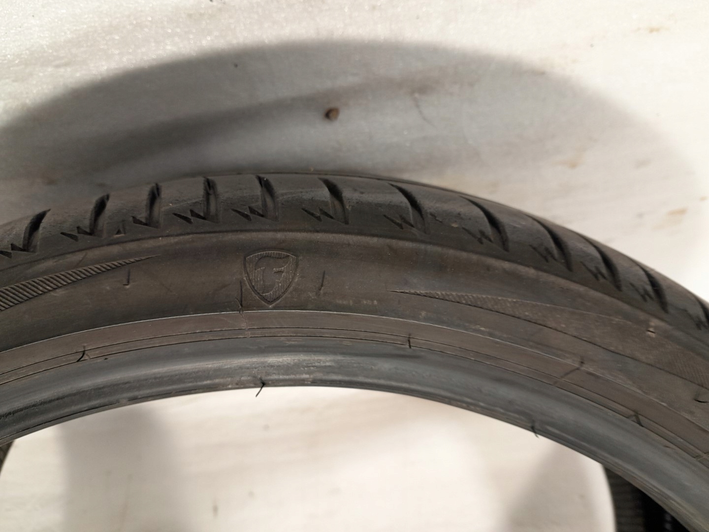 gomma letnia Firestone Roadhawk 235/35 R19