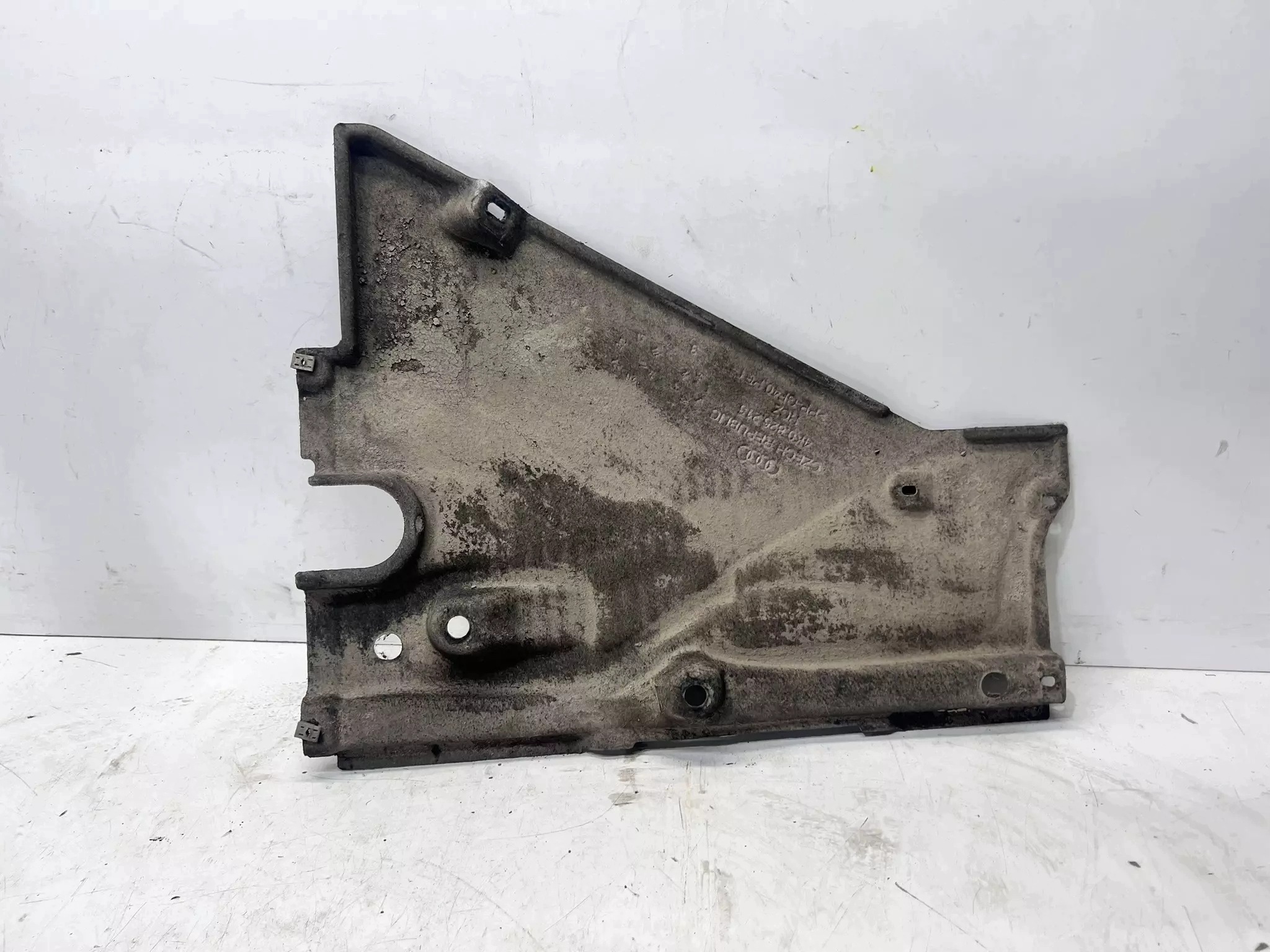 cover chassis left rear part AUDI A6 C8 4K0825215H 108/26