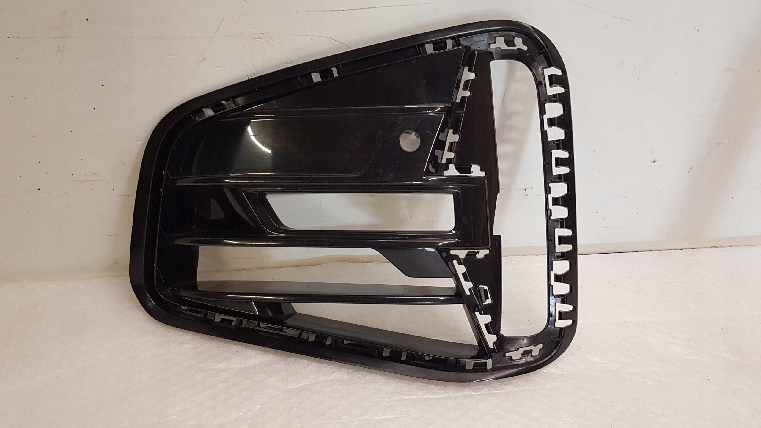 mřížka nárazníku předek levá BMW G22 G23 m-packet
