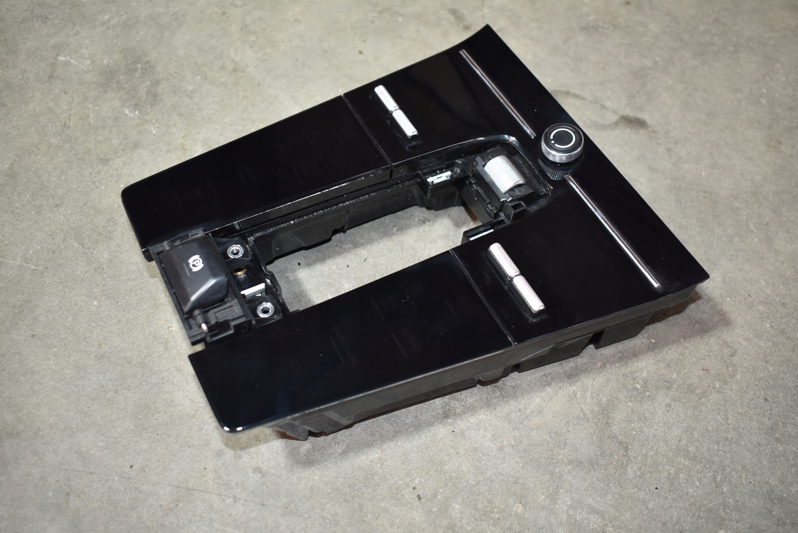 IDEALNY PANEL MULTIMEDIALNY PORSCHE PANAMERA 971 1