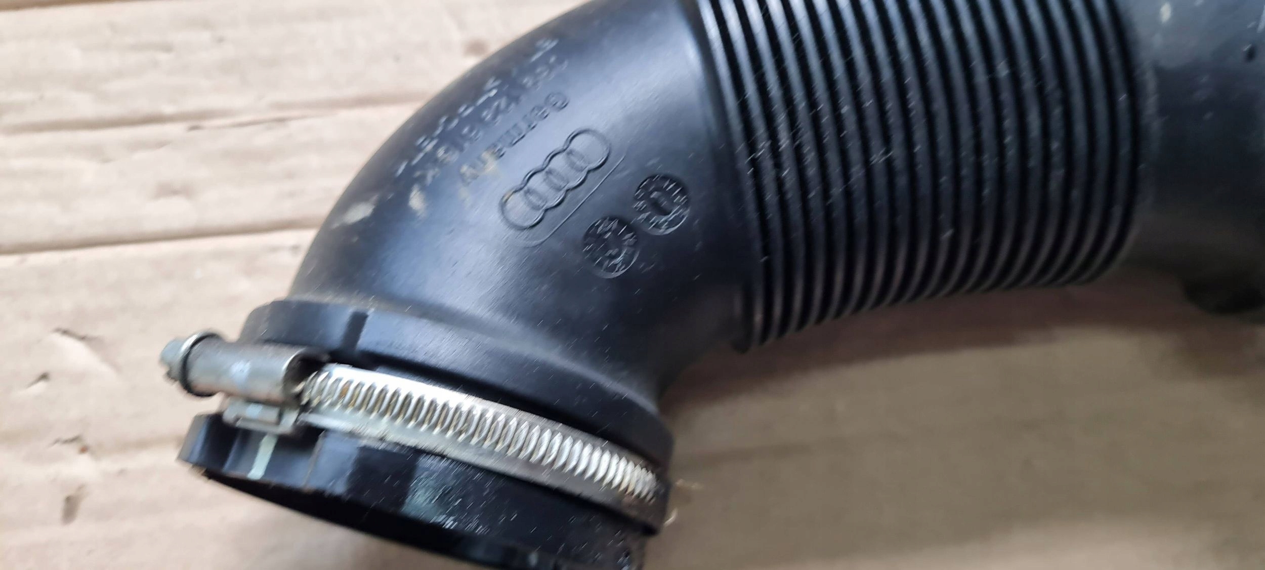 A6 C8 4K rúra sacia vzduchový 2.0 TDI 059129616K