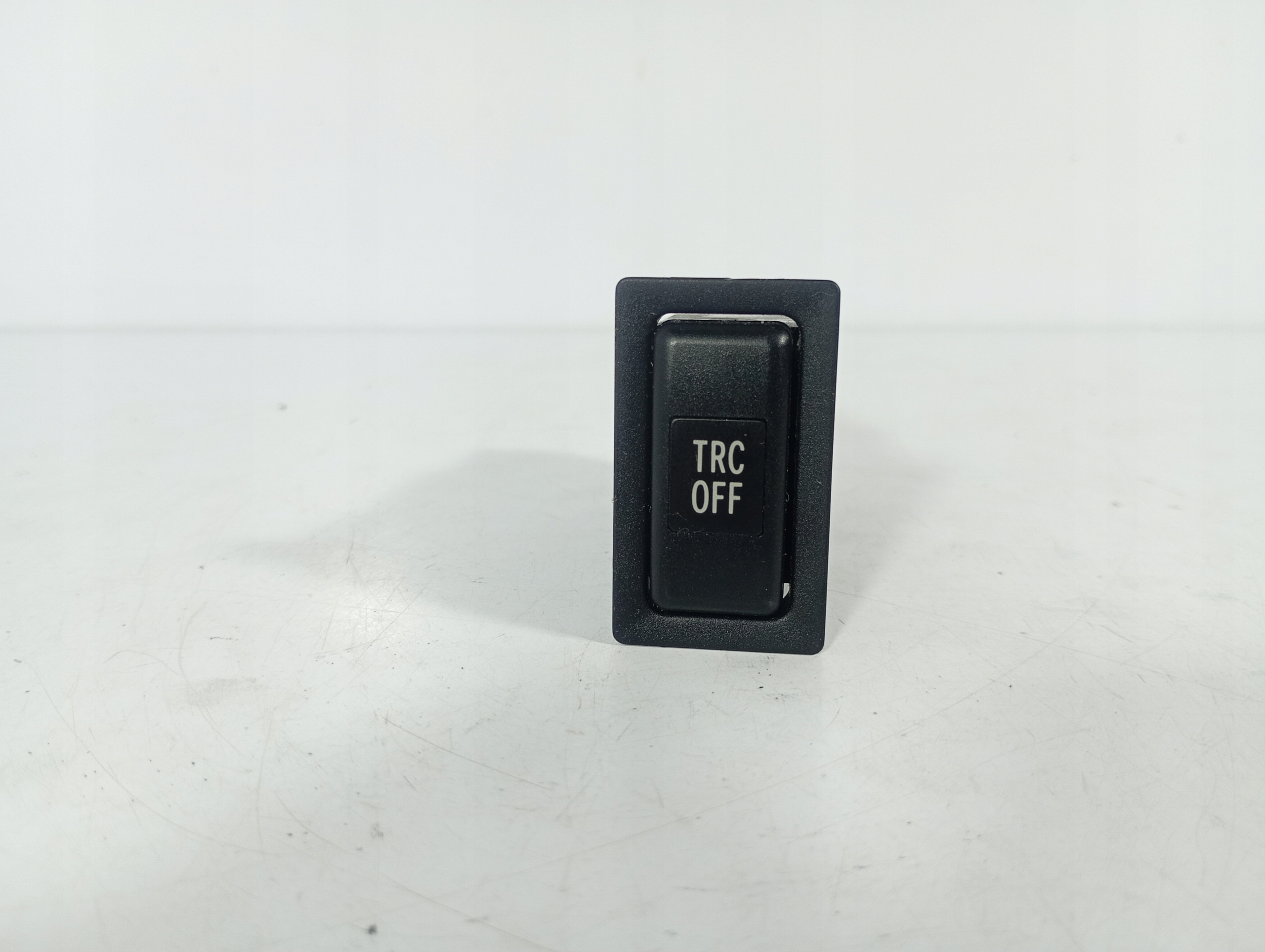 Toyota Avensis T25 00-06 switch switch button TRC OFF OE TR8801