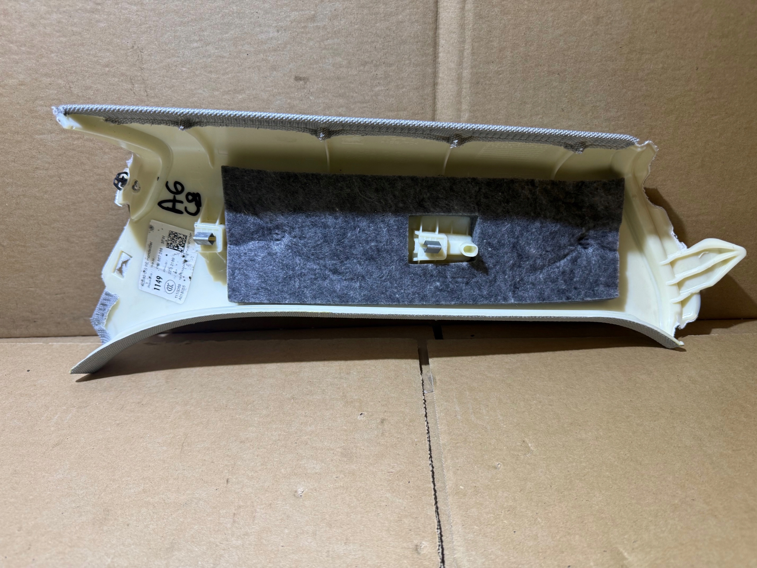 AUDI A6 C8 AVANT side right cover right SLUPKA 4K9867288