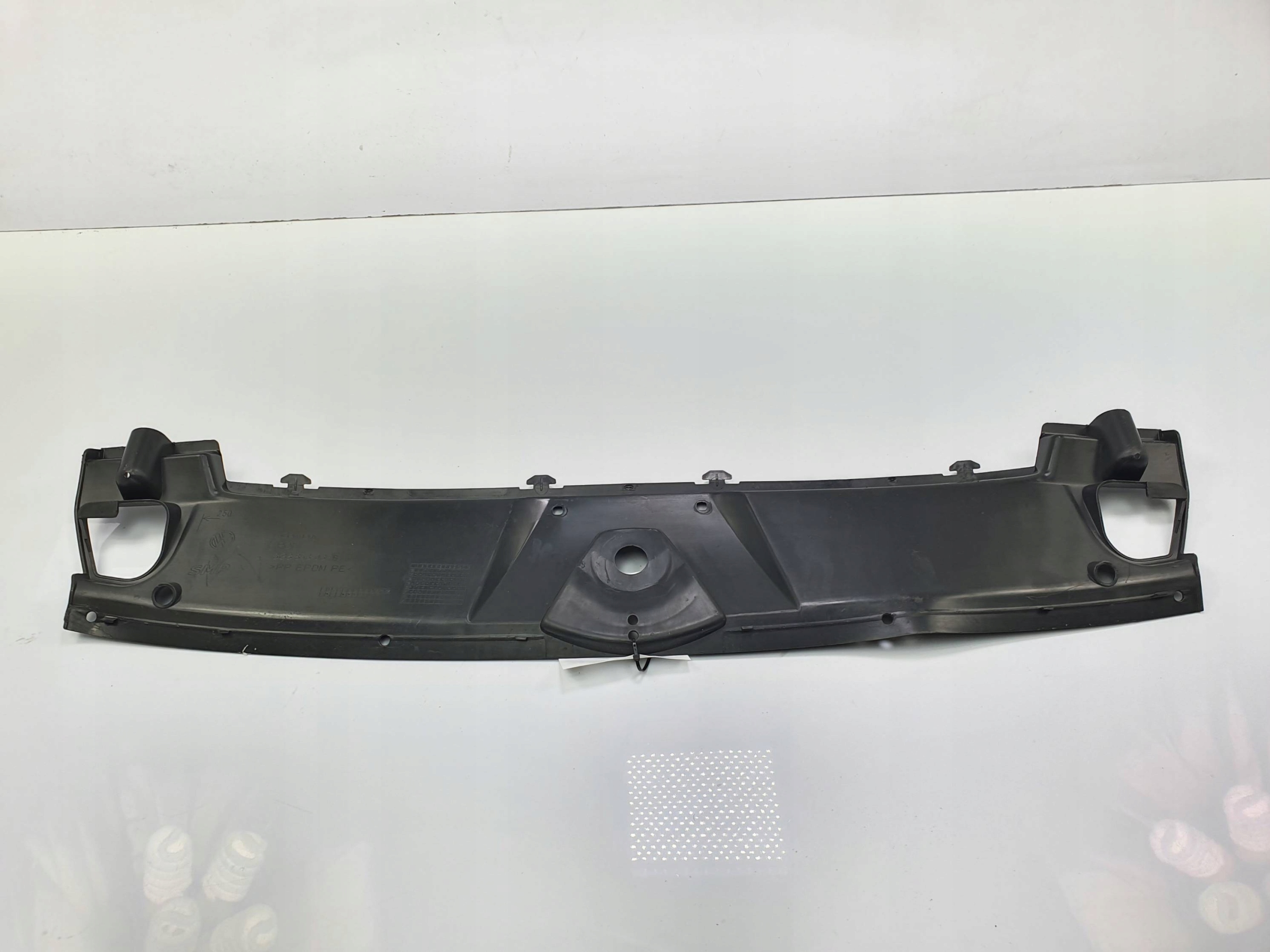 OSLONA 3G8853037B VOLKSWAGEN ARTEON Part number 3G8853037B