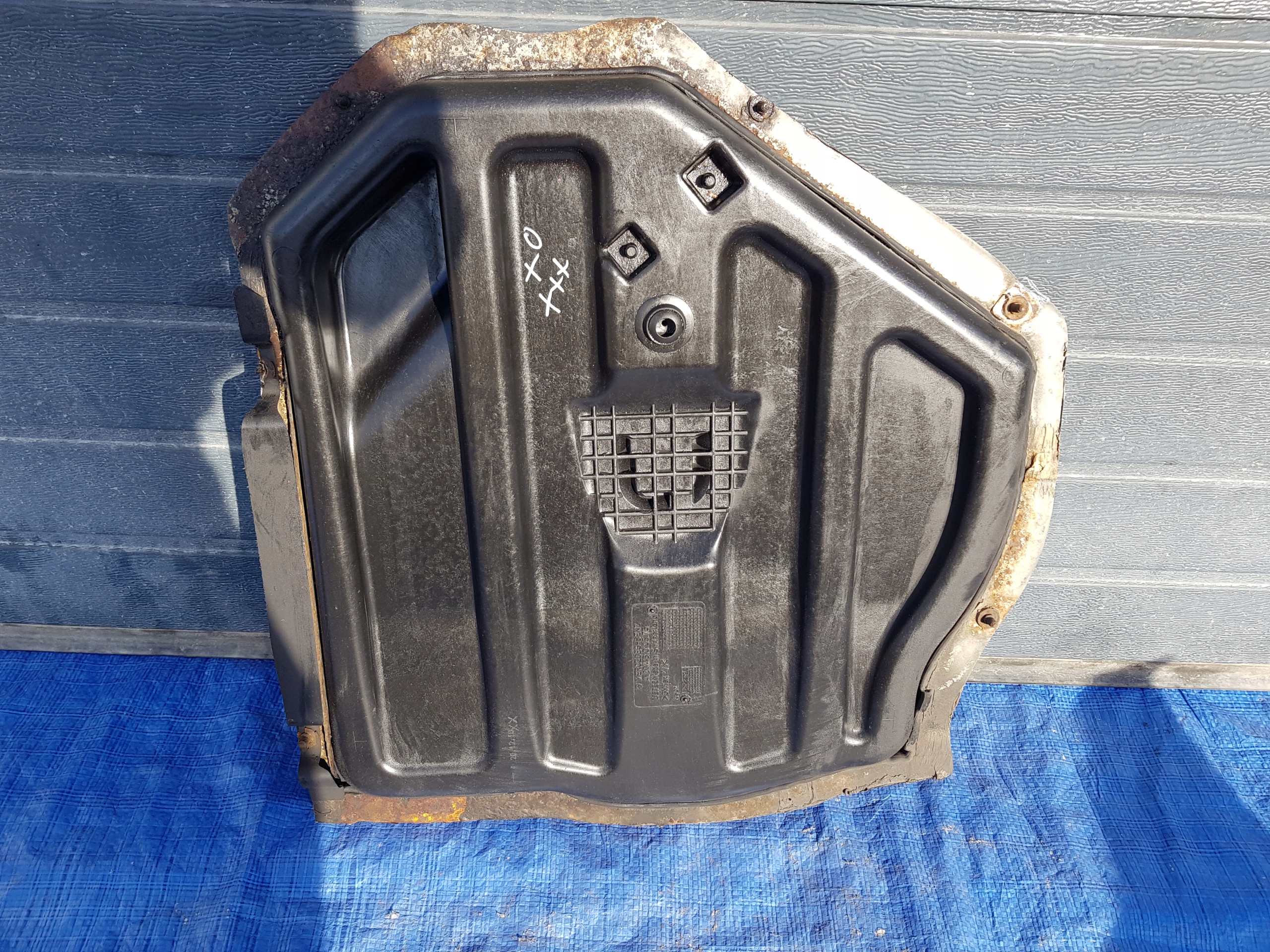 MERCEDES W207 W204 sump floor boot 2046100575