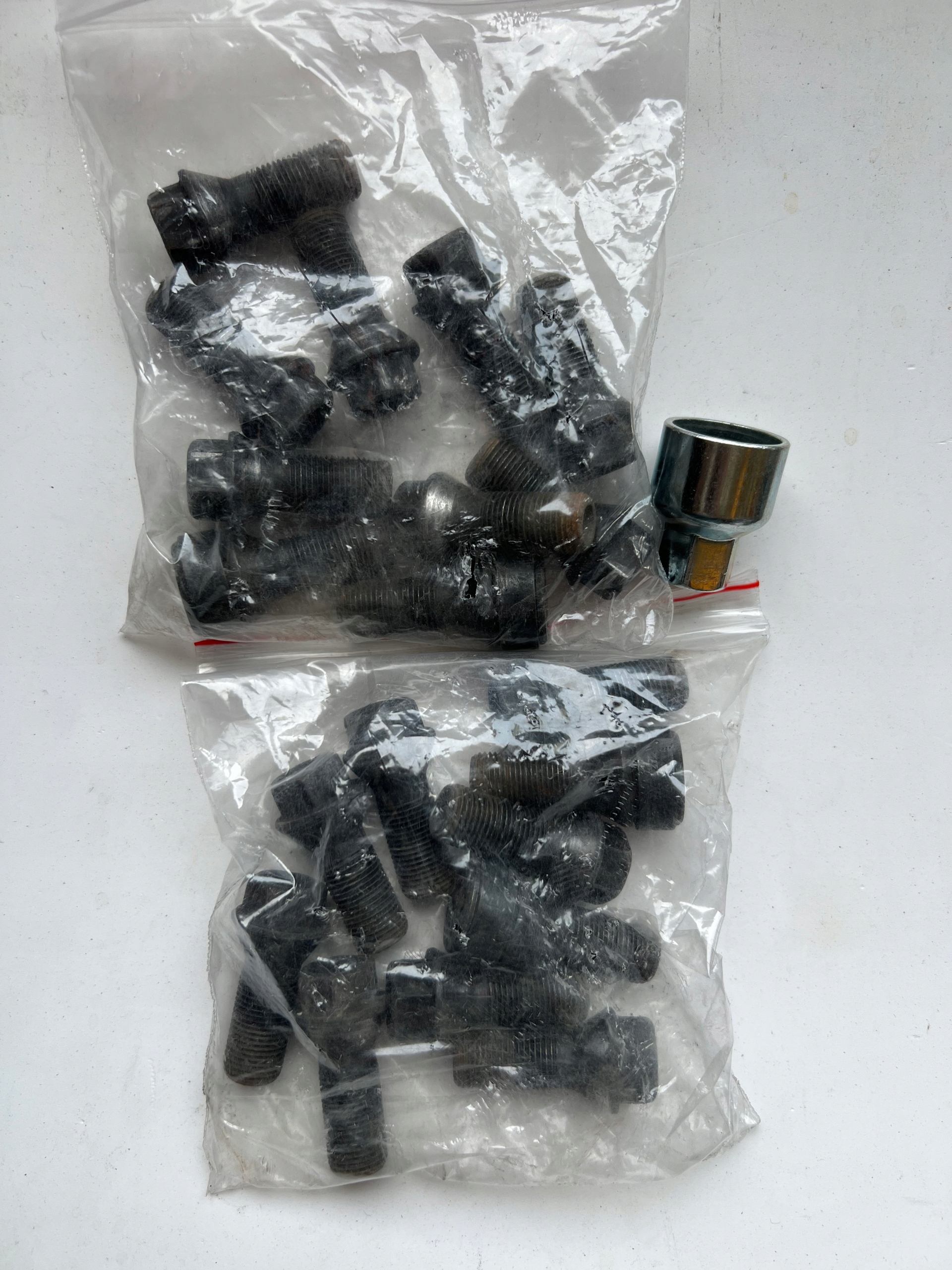 Оригинальный комплект колесных болтов с защитой BMW X3 G01