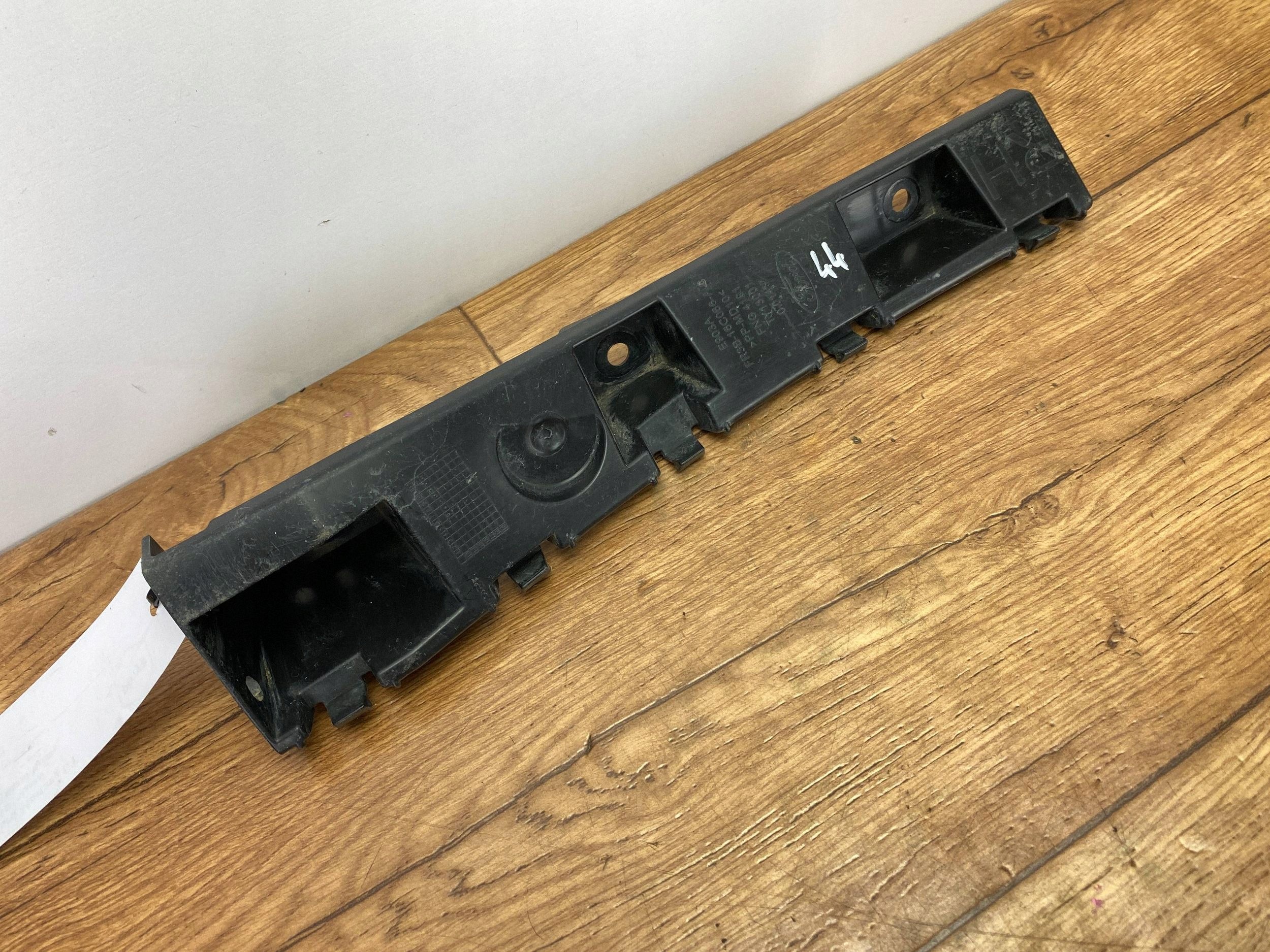 bumper bracket of the front right Ford Mustang VI 2015+