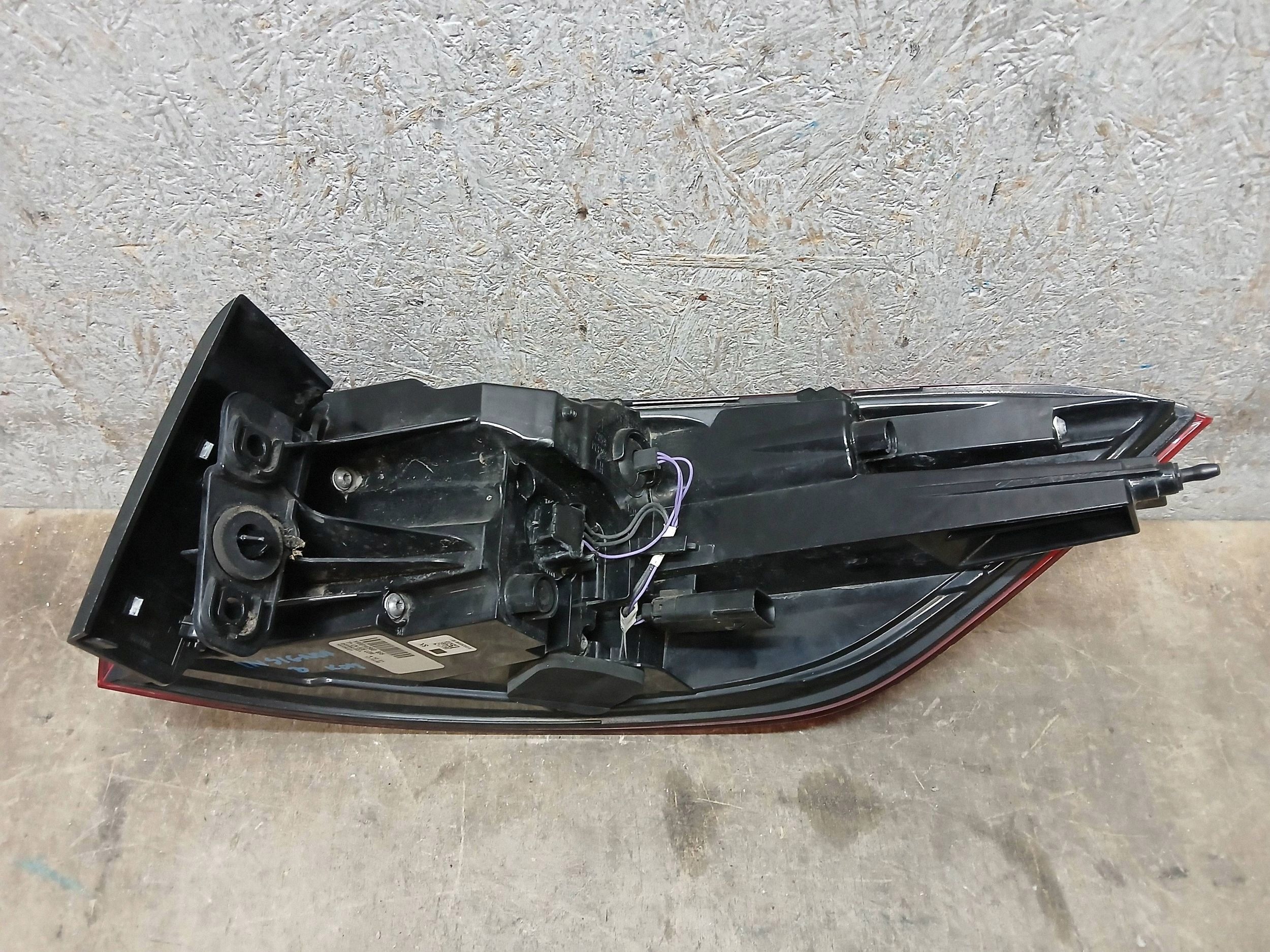 light rear part left OPEL INSIGNIA B KOMBI YR00147980