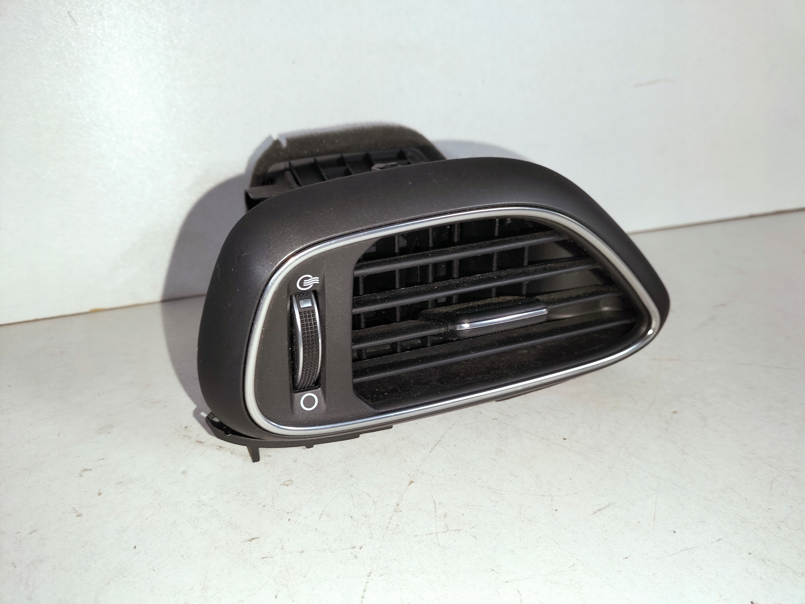 grid air conditioning devices front left HYUNDAI I30 III 17