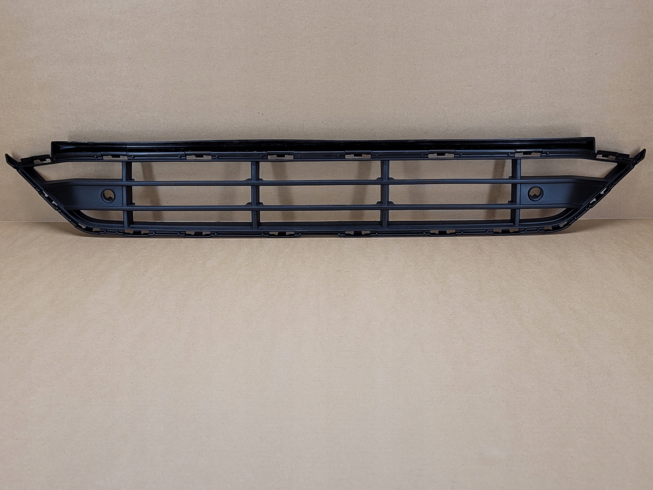 0196 31663497 - РЕШЕТКА СРЕДНЕГО БАМПЕРА VOLVO XC90 II 2015 ГОДА-