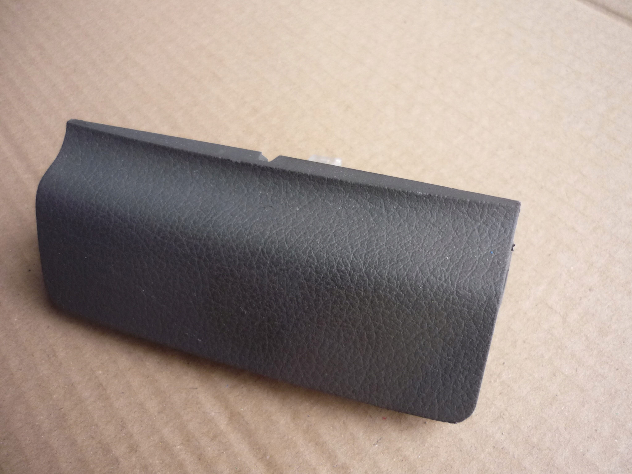 PODŚWIETLENIE POPIELNICZKI ZAŚLEPKA TUNELU TYŁ AUDI A4 B6 B7 SWING Producent części Audi OE