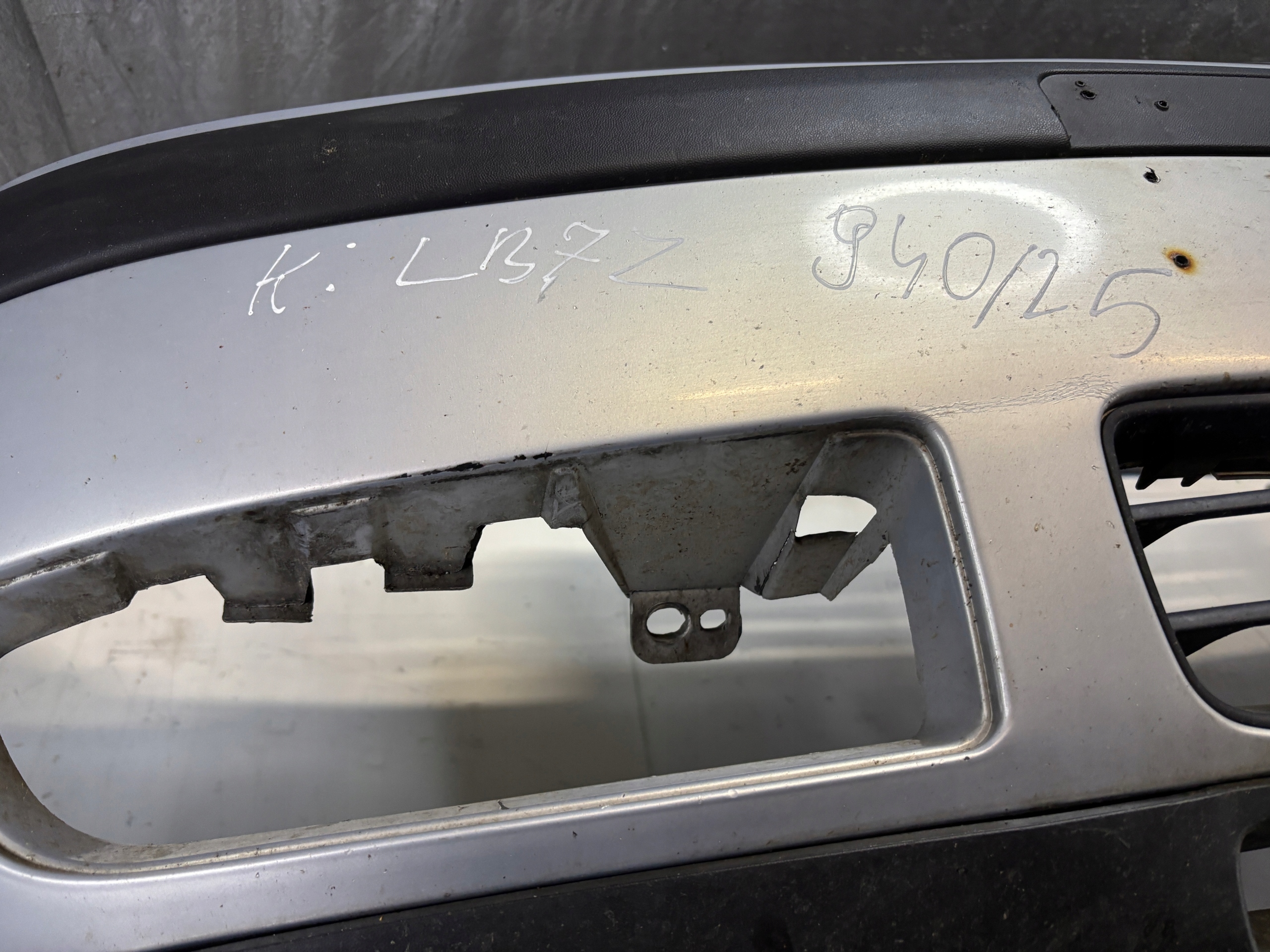 Frontstoßstange Volkswagen Bora k: LB7Z