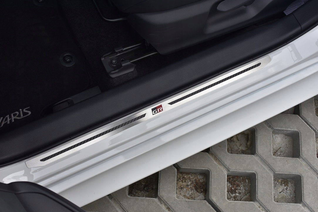 LISTWY PROGOWE DO TOYOTA YARIS GR GAZOO RACING VIP 4X4 WRC EAN (GTIN) 5905523070439