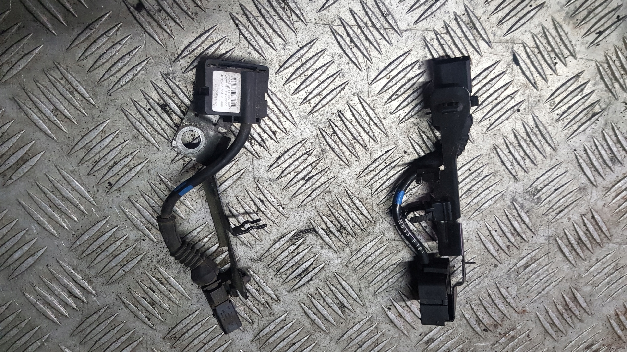AUDI A8 D3 sensor PRZYSPIESZENIA 4e0616575j 4e0616576j left right