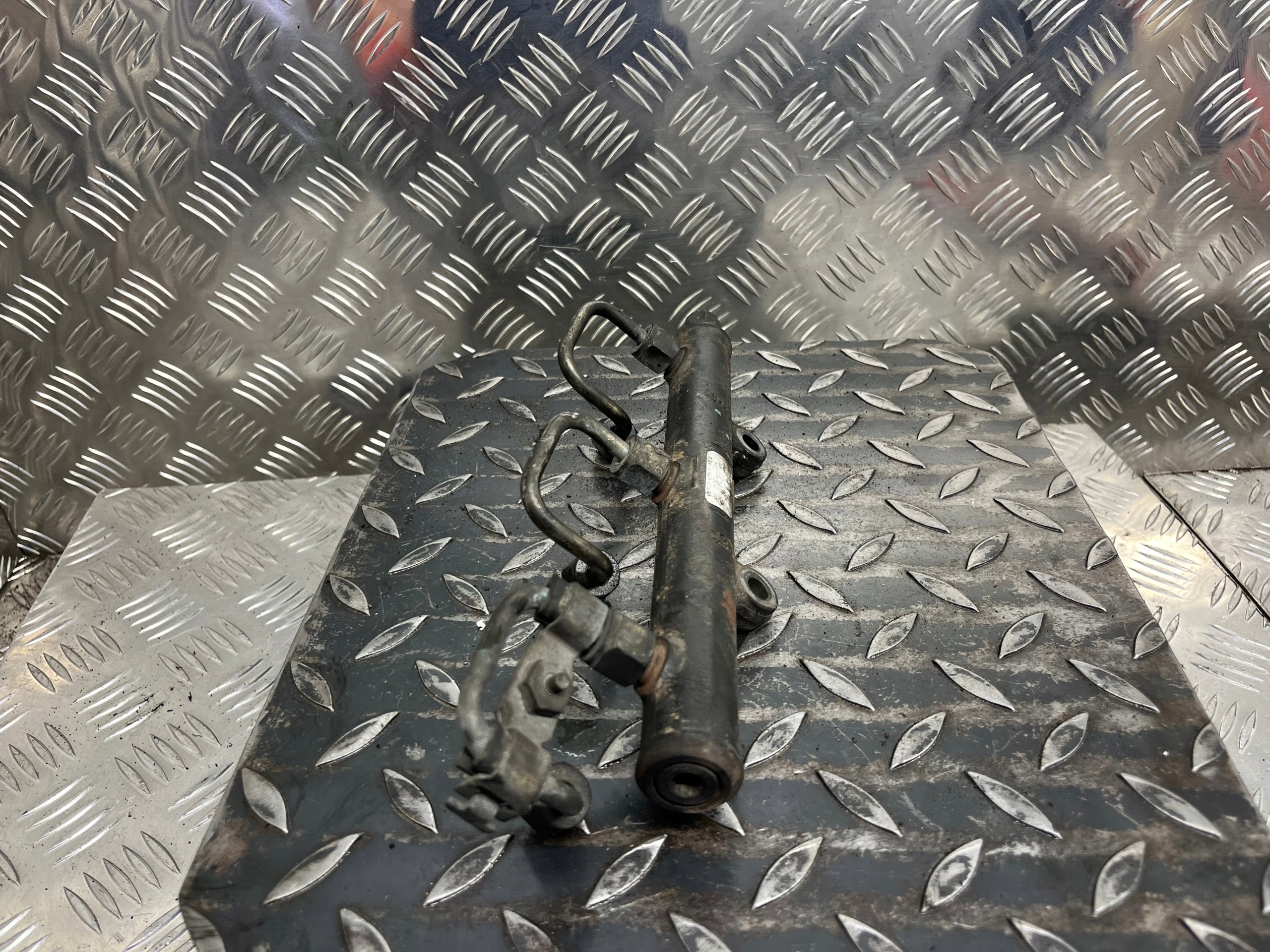 Rampe injection PEUGEOT 607 4R8Q-9D280-AC