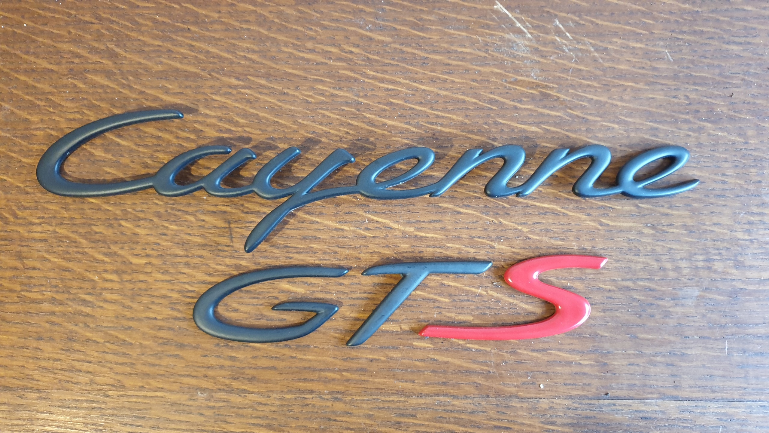 NAPIS EMBLEMAT PORSCHE CAYENNE GTS