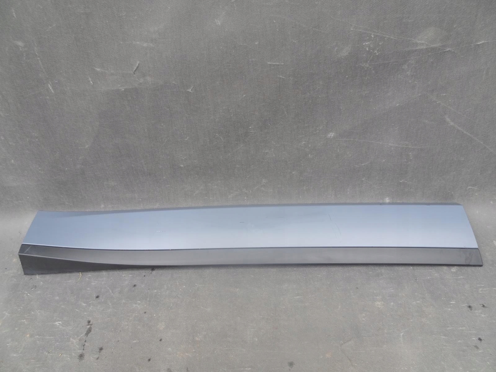 J9C321065A - JAGUAR E-PACE МОЛДИНГ ДВЕРИ ПЕРЕДНИЙ ЛЕВЫЙ