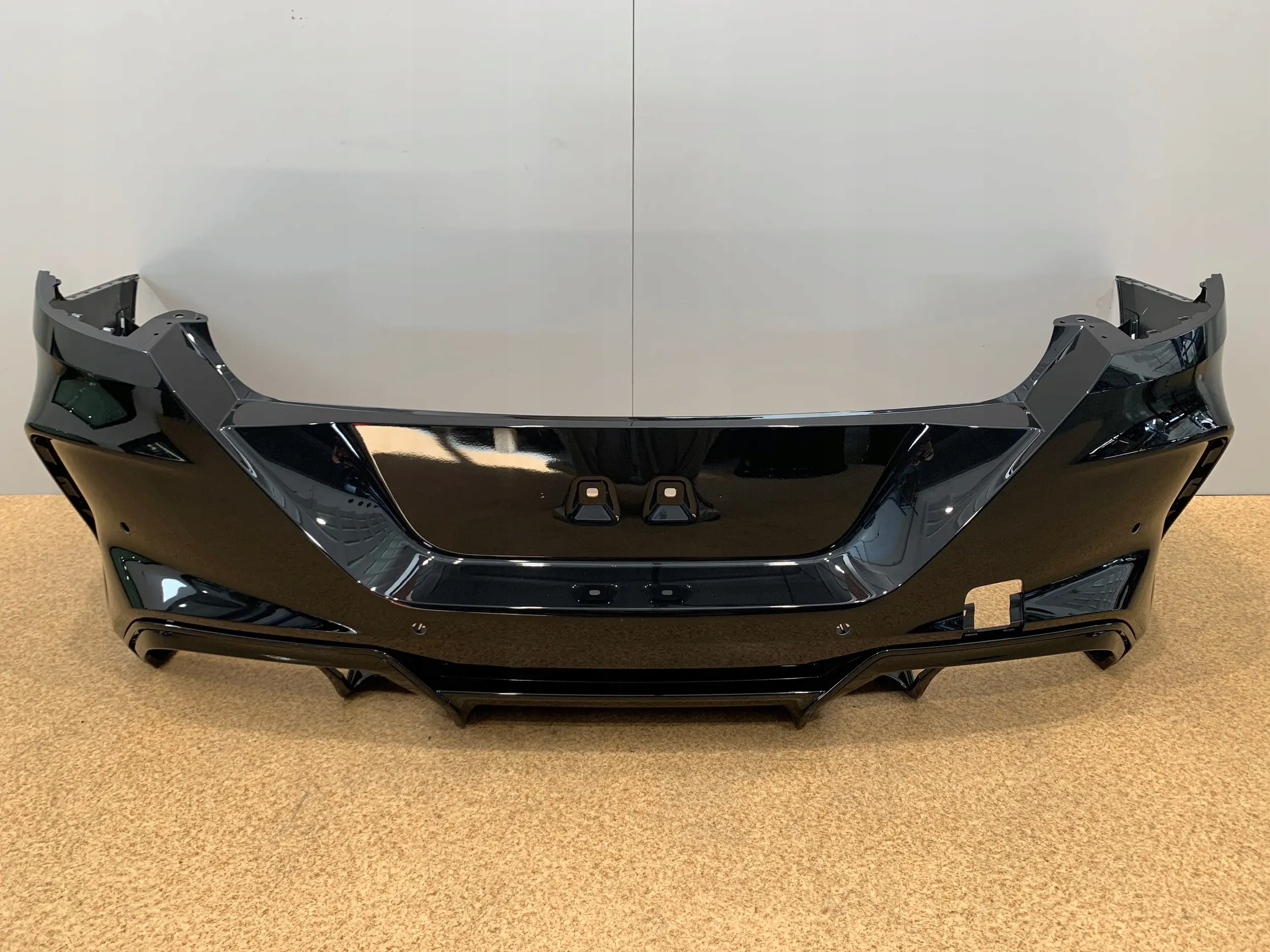 BMW M8 F91 ZDERZAK TYL TYLNY KOLOR 475