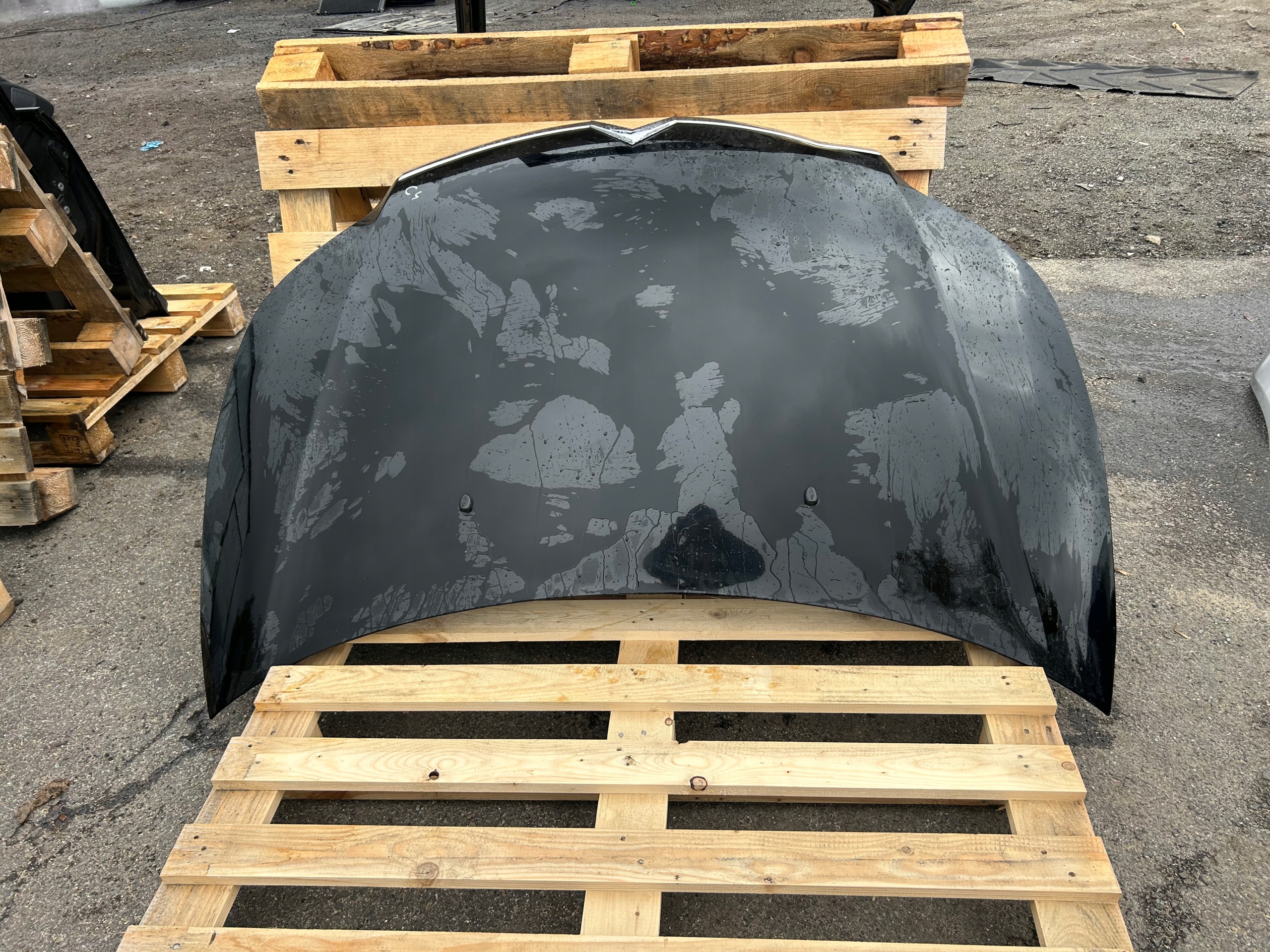 CITROEN C4 et LIFT capot noir