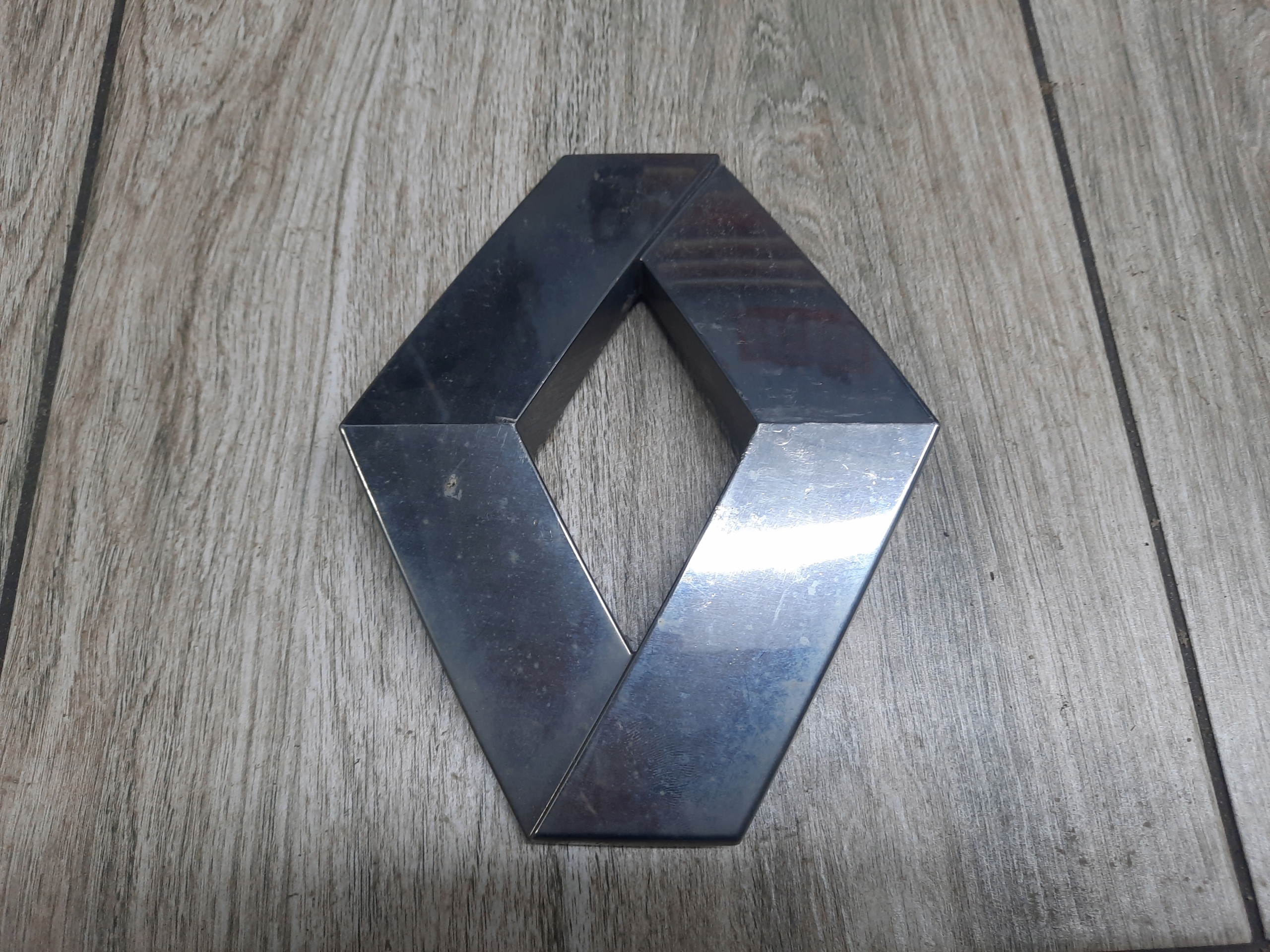 EMBLEMAT MASKI ZNACZEK LOGO RENAULT GAMA T RANGE