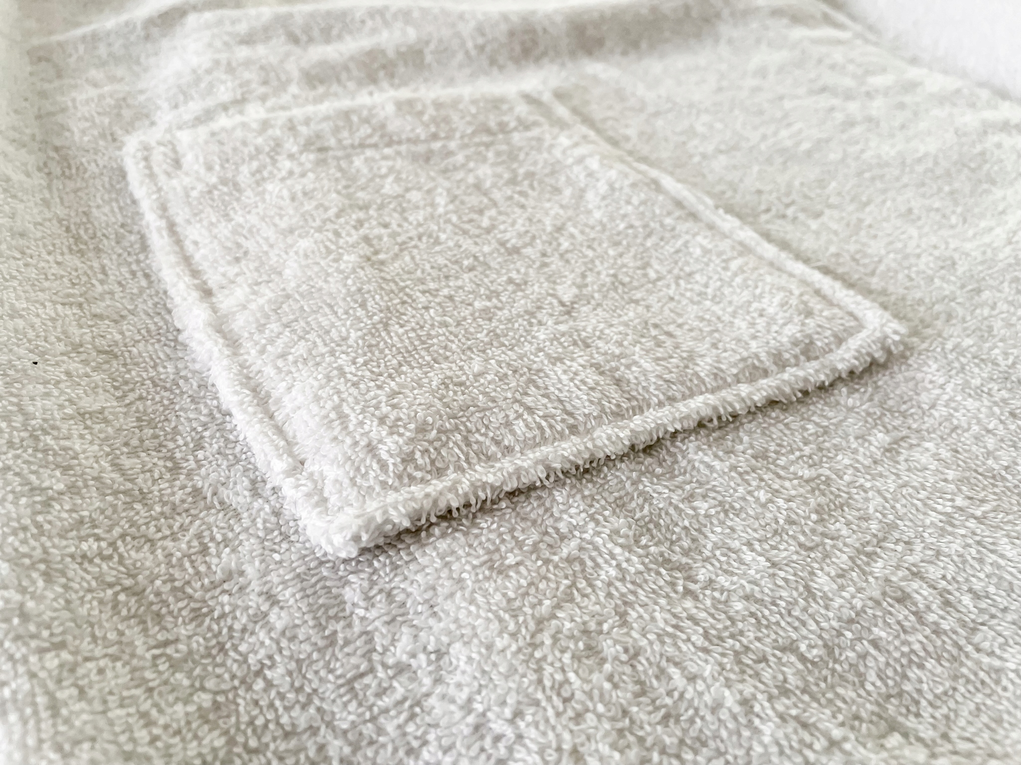 PAREO TUNIKA PELERYNKA KOSMETYCZNA FROTTE BIAŁA EAN (GTIN) 45362538