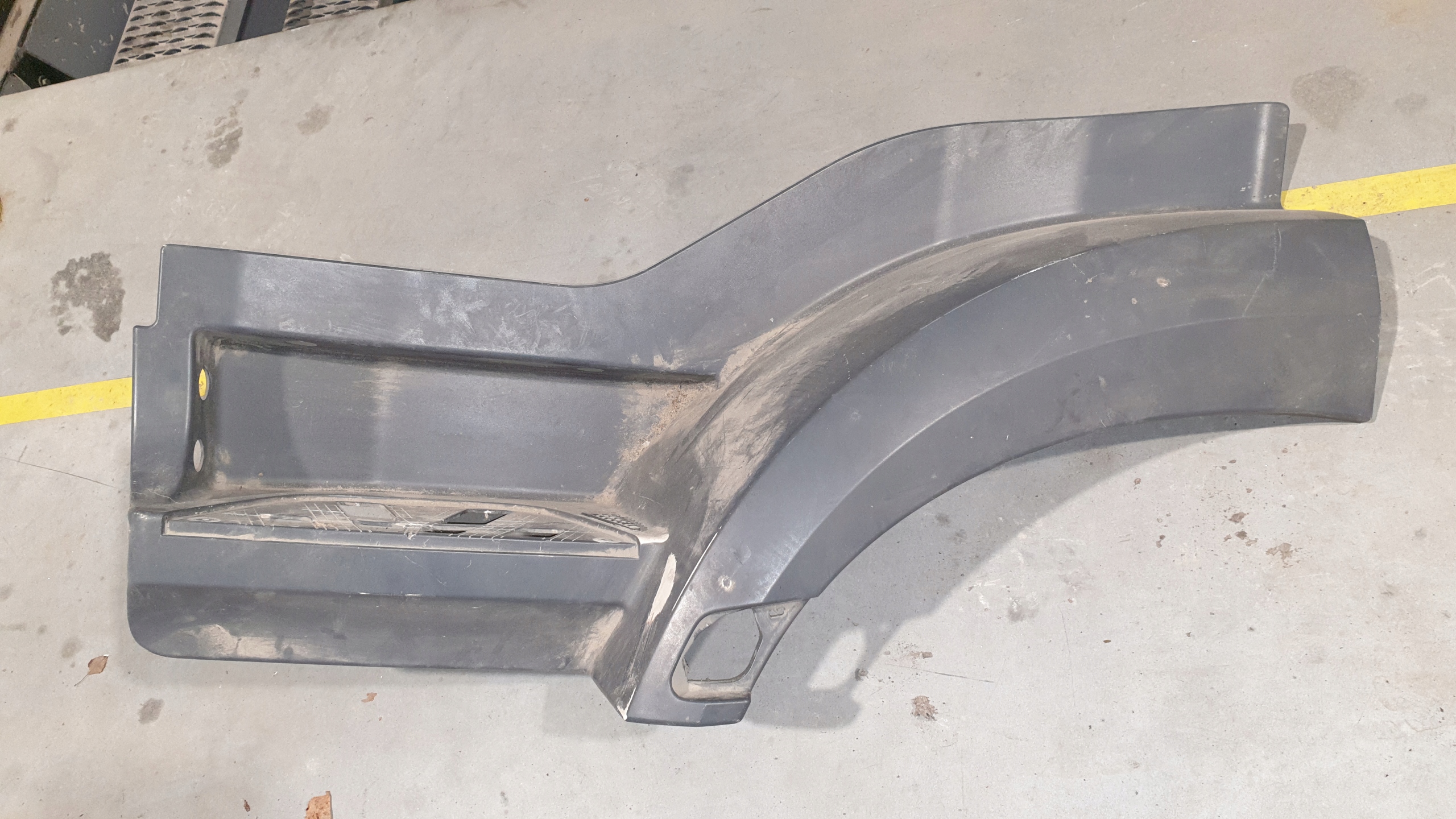 A9606667703 - ANTOS СТУПЕНЬ ЛЕВАЯ СТУПЕНЬ ВЕРХНЯЯ ЛЕВАЯ КАБИНА OEM