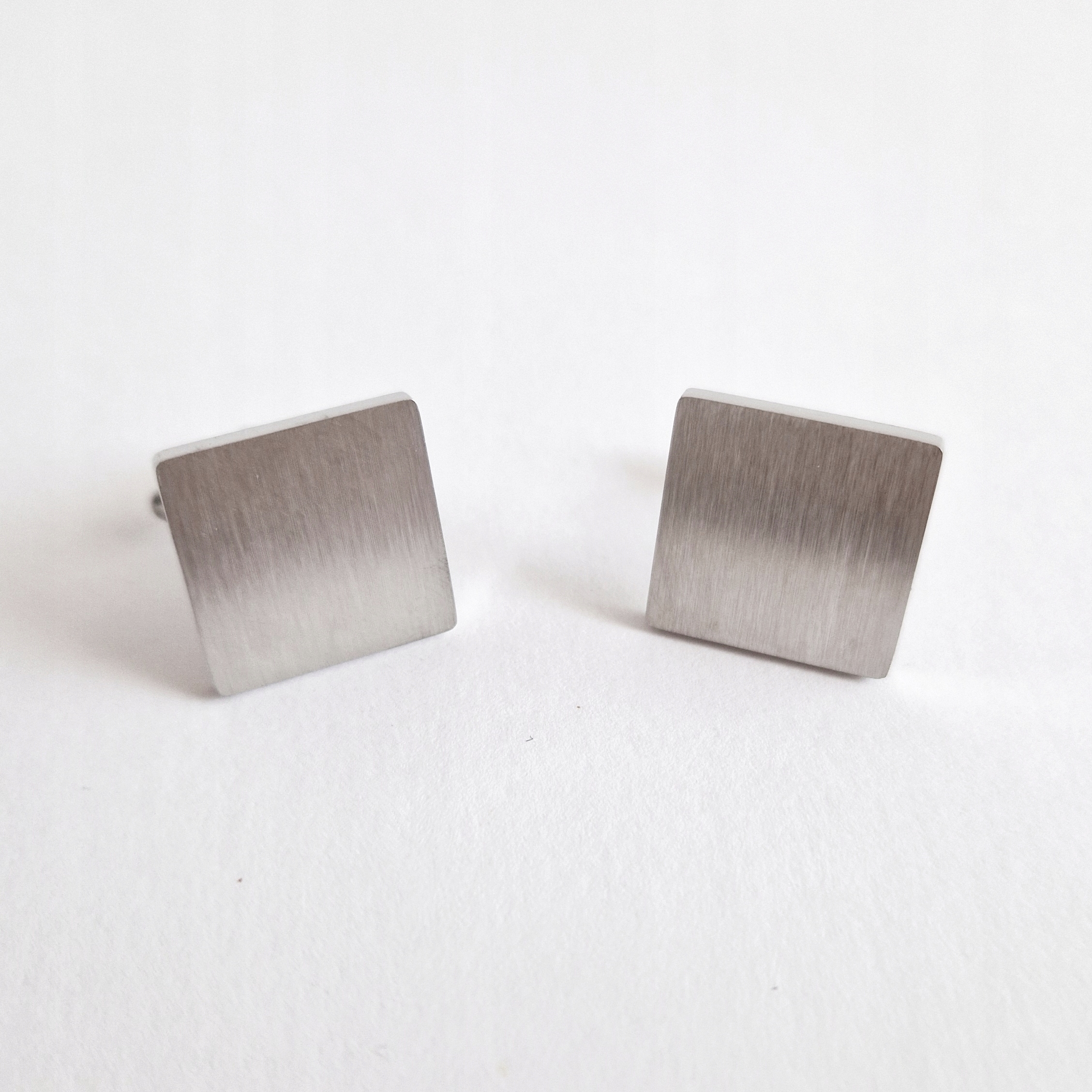 SPINKI DO MANKIETÓW KOSZULI KWADRATOWE MATOWE STAL Kod producenta STALOWE SPINKI KWADRATOWE SREBRNE