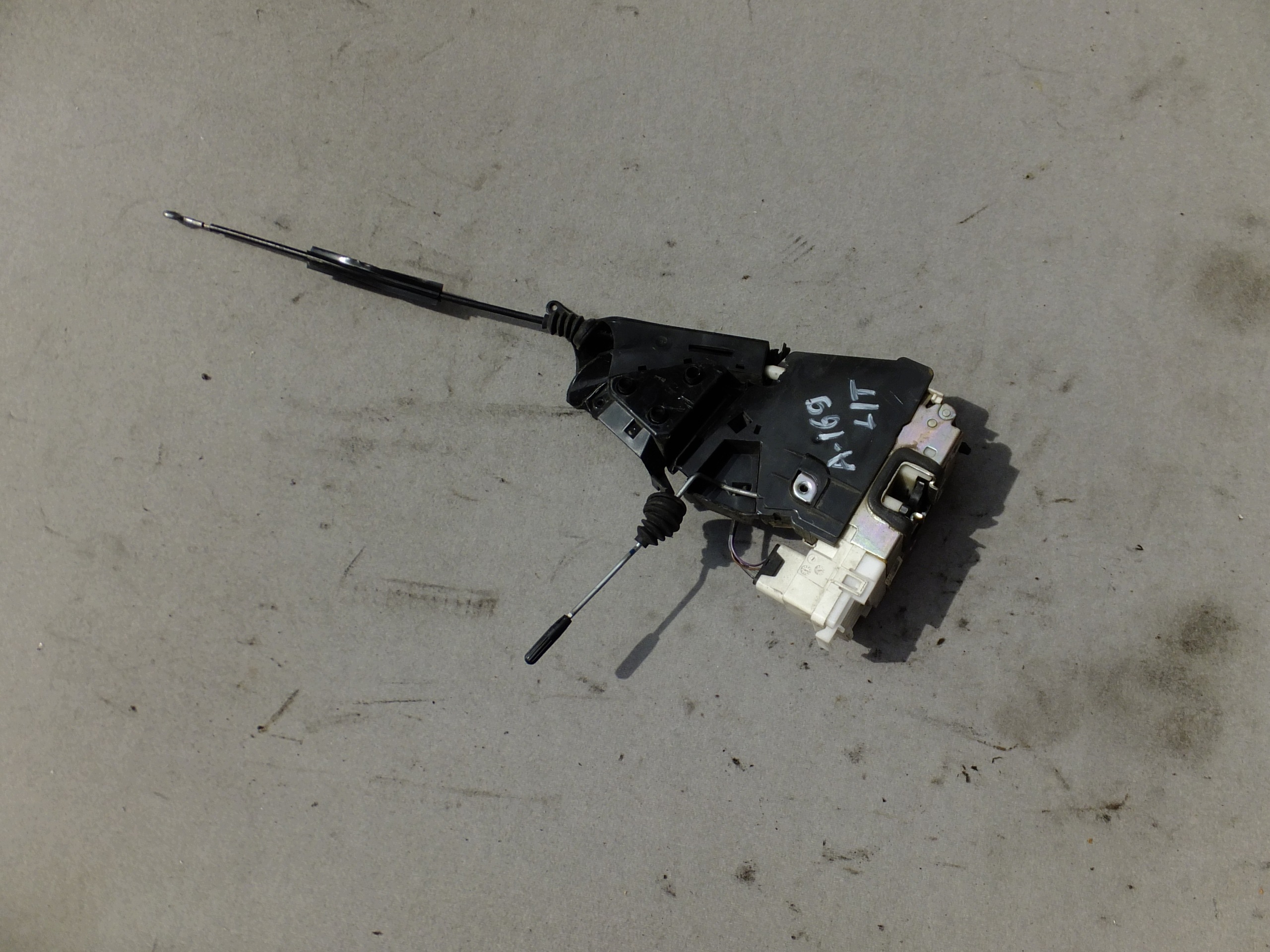 lock left rear part mercedes w169 1697302135
