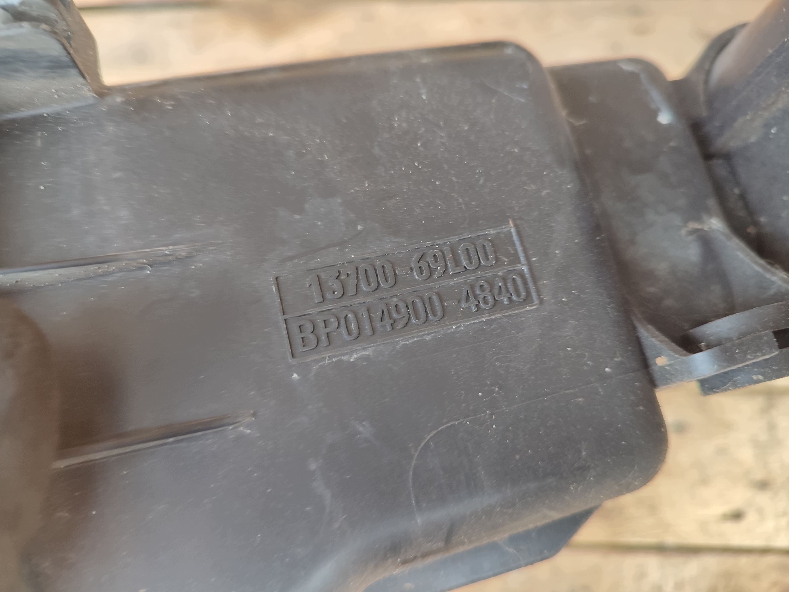 luftfiltergehäuse original 13700-69L00 SUZUKI