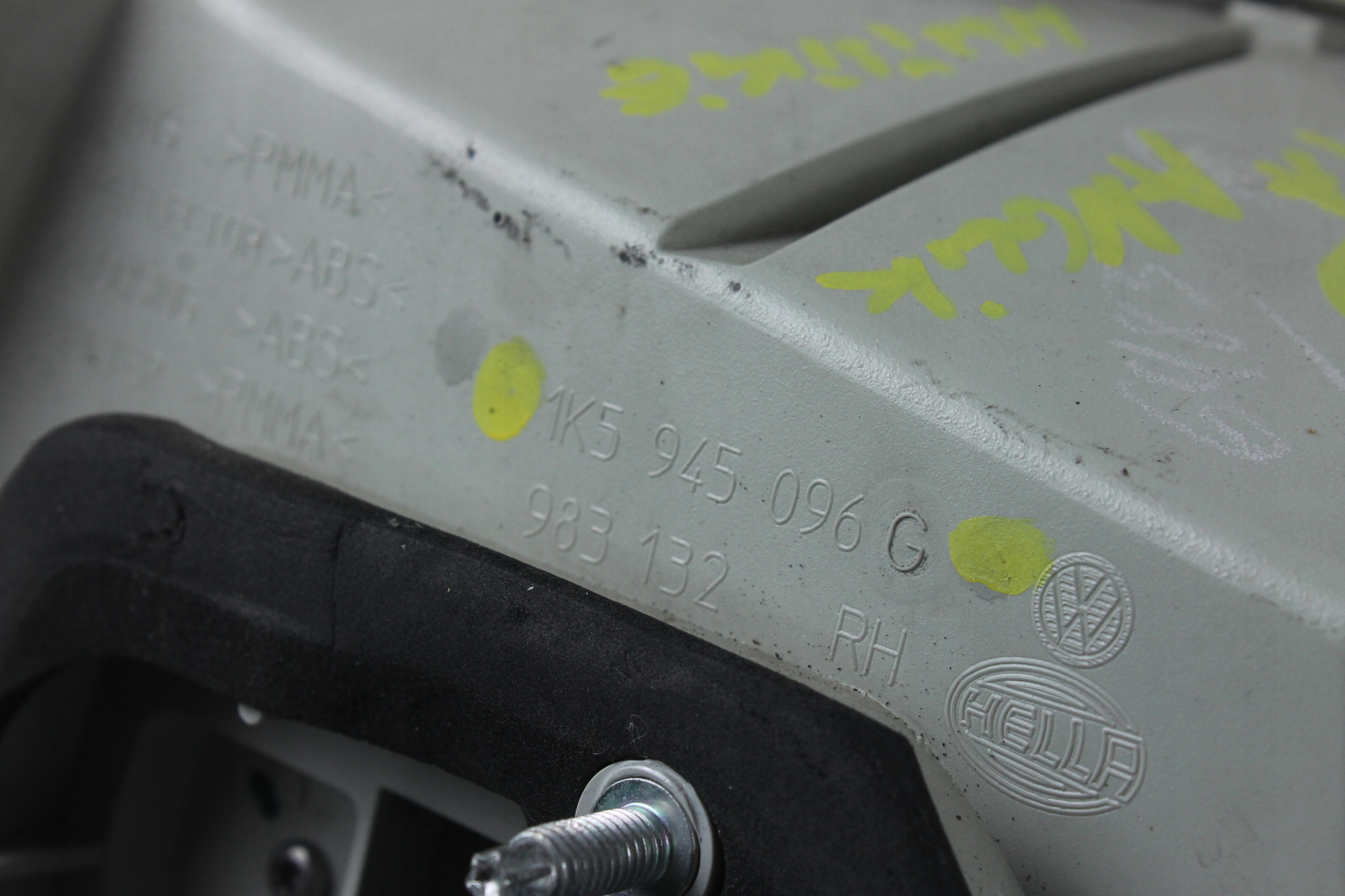 фонарь правый задний vw JETTA 2006-2011 led проверен