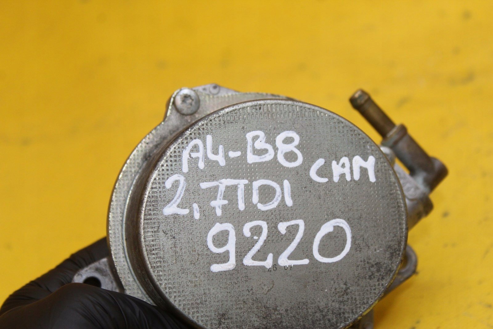 Audi OE 057145100AF насос вакум