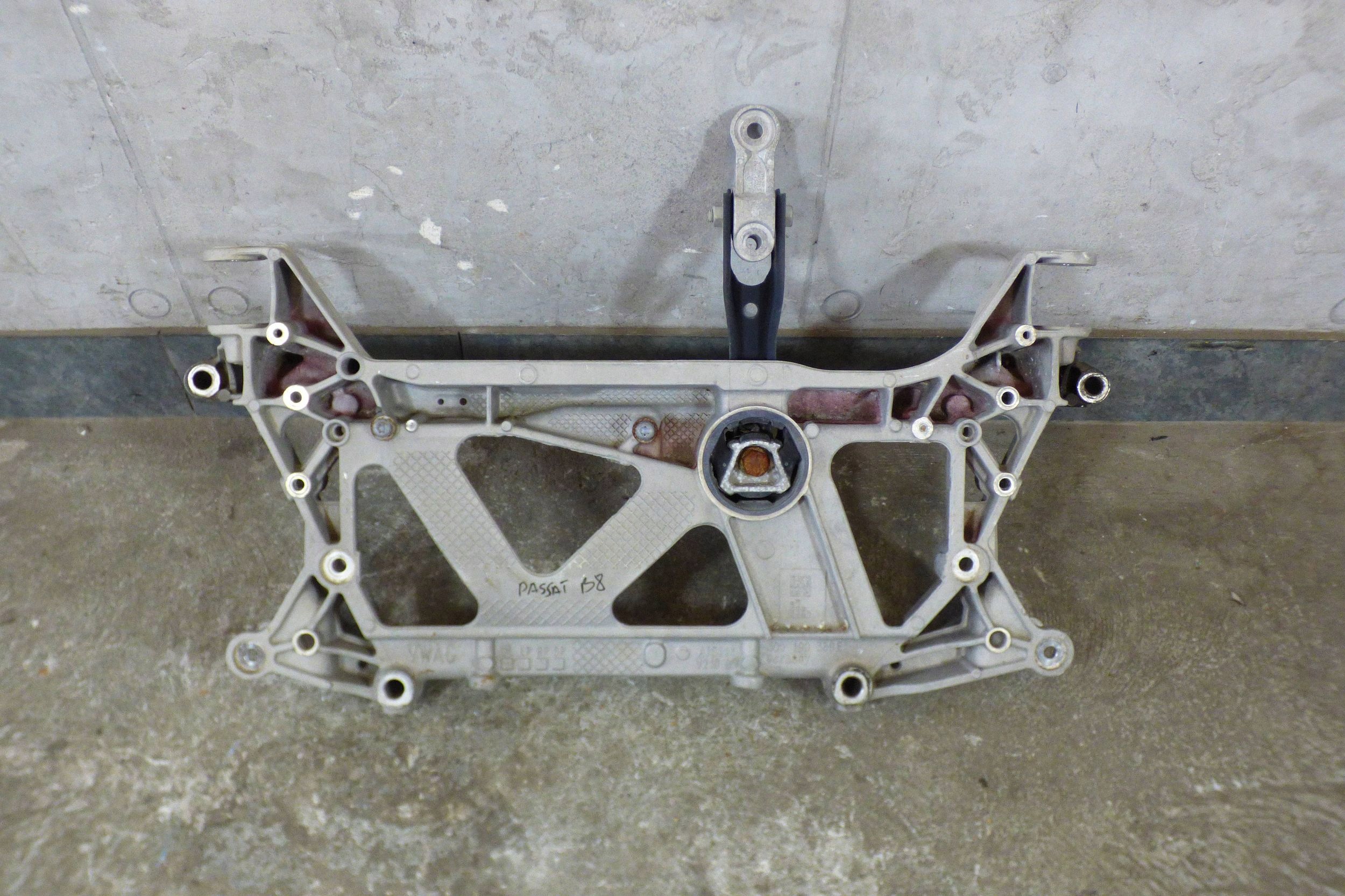 subframe front subframe 3Q0199369E st.very good condition Volkswagen PASSAT B8